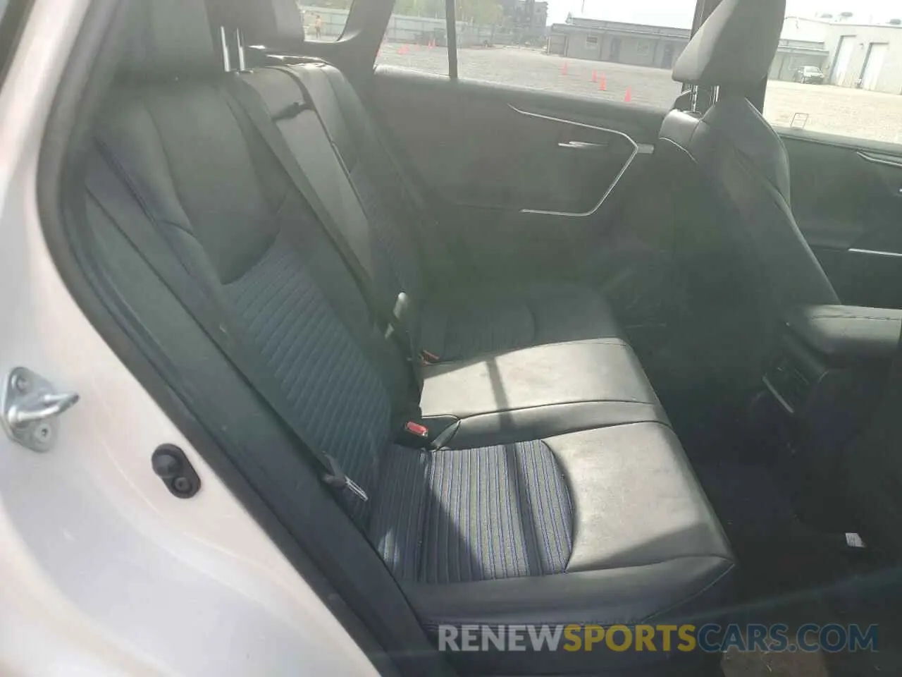 11 Photograph of a damaged car JTMEWRFVXLJ038264 TOYOTA RAV4 2020