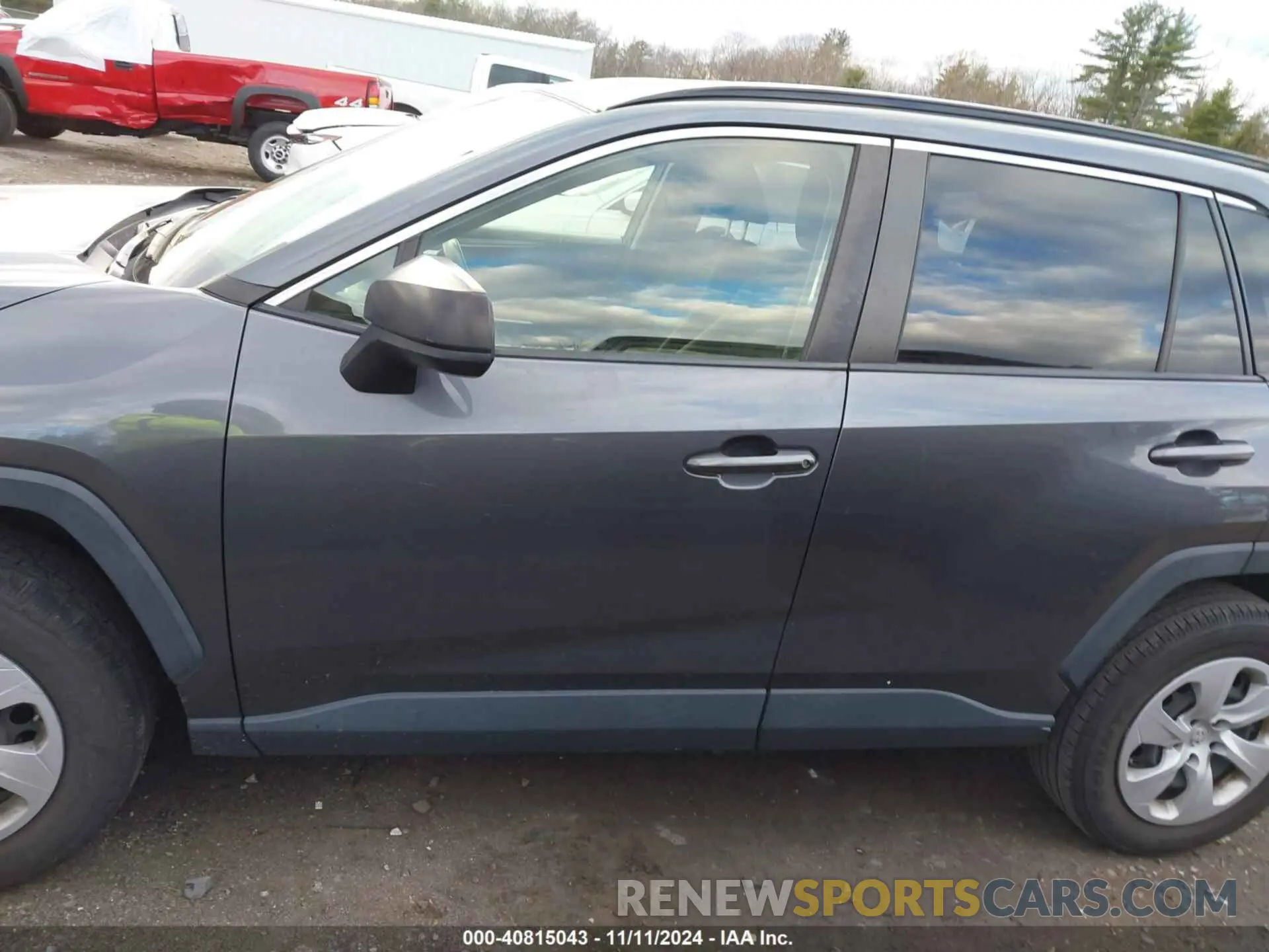 14 Photograph of a damaged car JTMF1RFV0LD052417 TOYOTA RAV4 2020