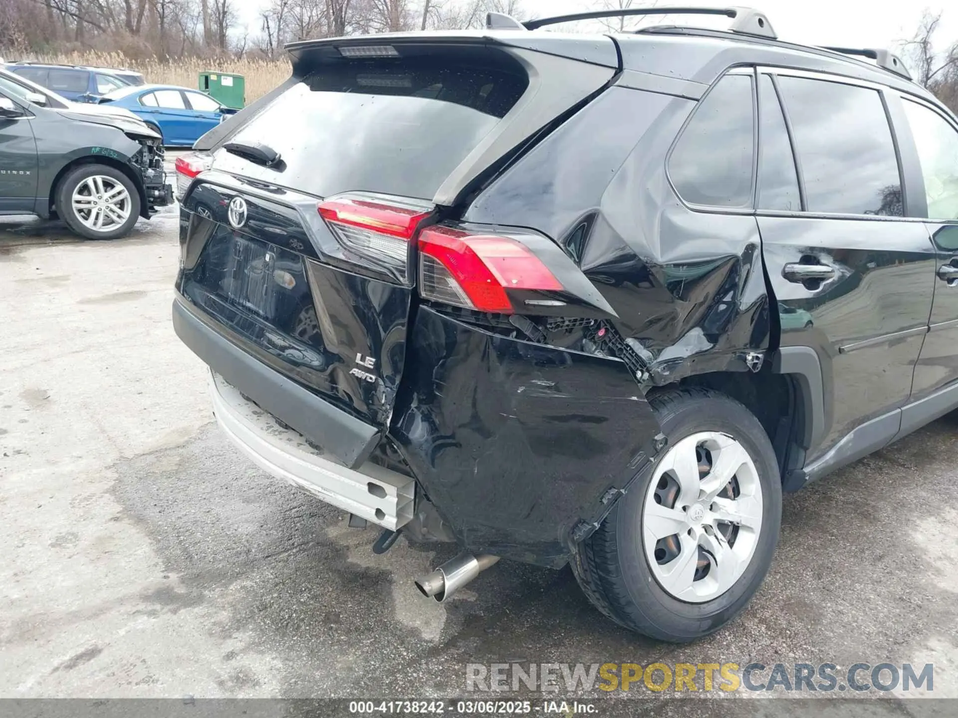 17 Photograph of a damaged car JTMF1RFV1LD064656 TOYOTA RAV4 2020