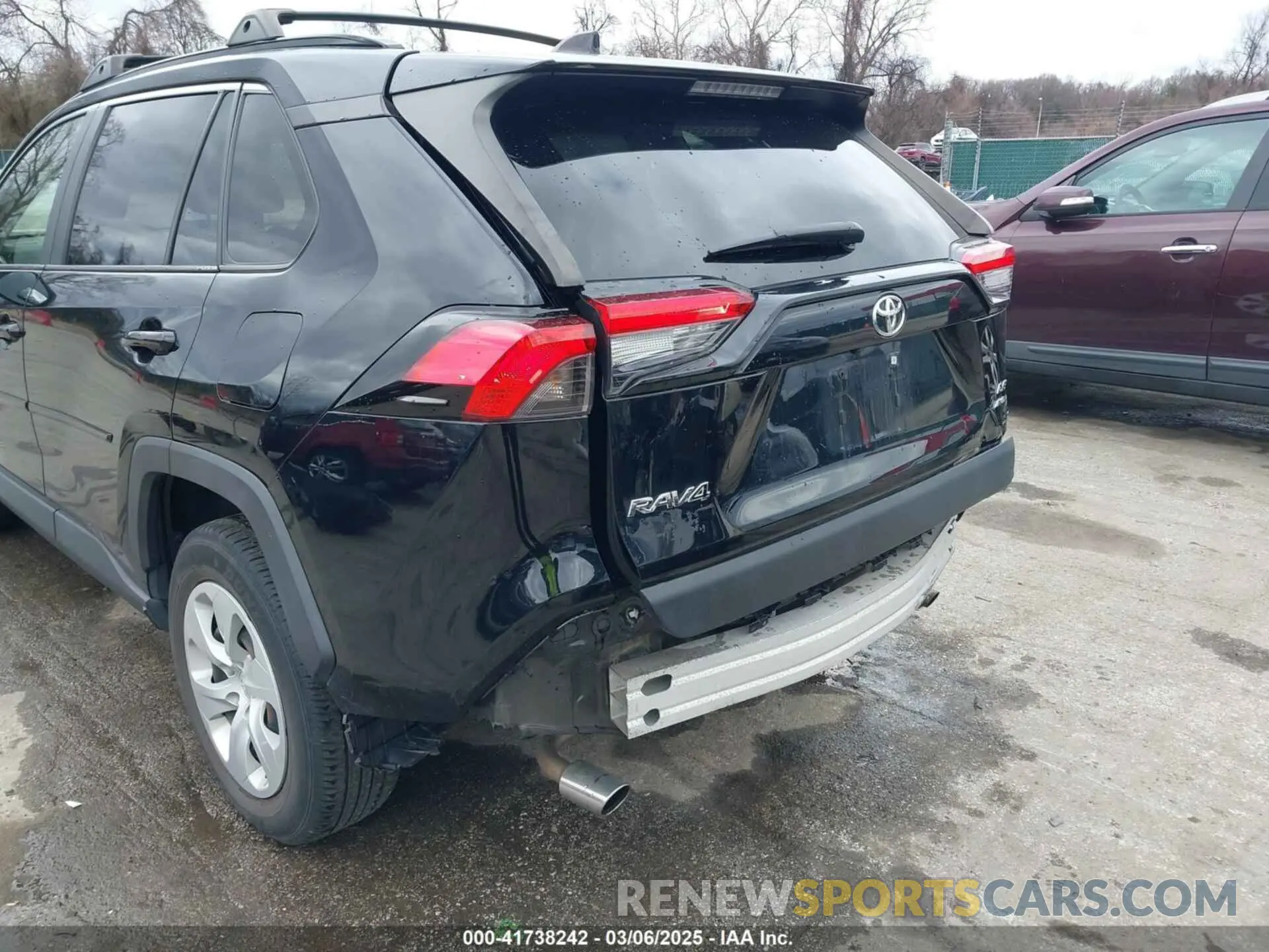 18 Photograph of a damaged car JTMF1RFV1LD064656 TOYOTA RAV4 2020