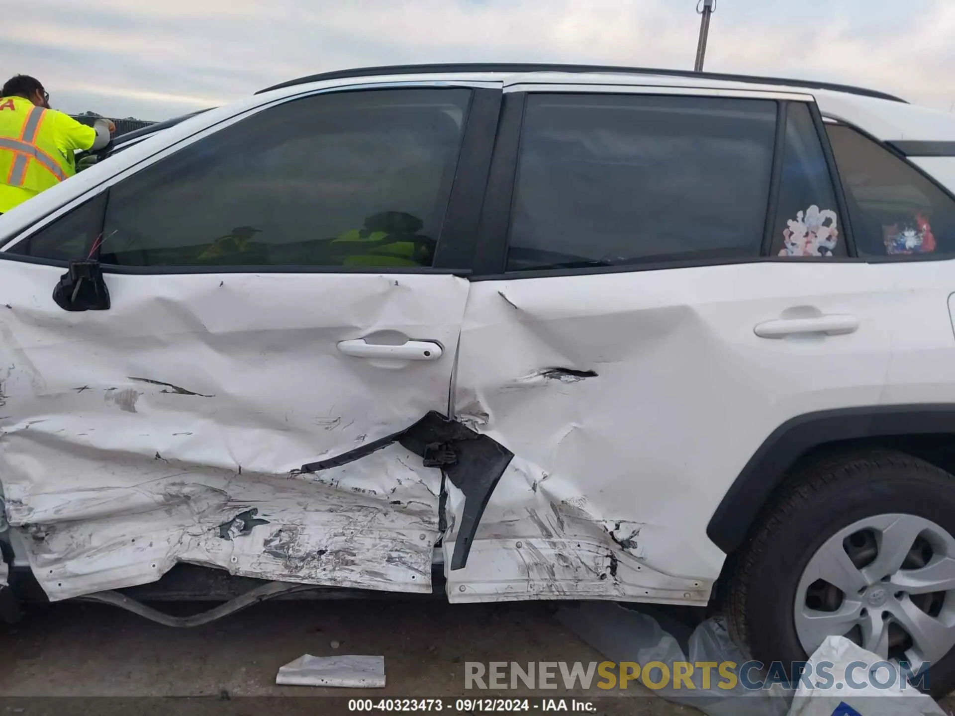 14 Photograph of a damaged car JTMF1RFV5LD047794 TOYOTA RAV4 2020