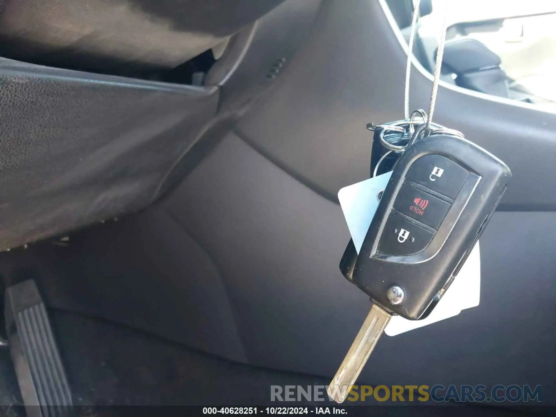 11 Photograph of a damaged car JTMF1RFV7LD526797 TOYOTA RAV4 2020