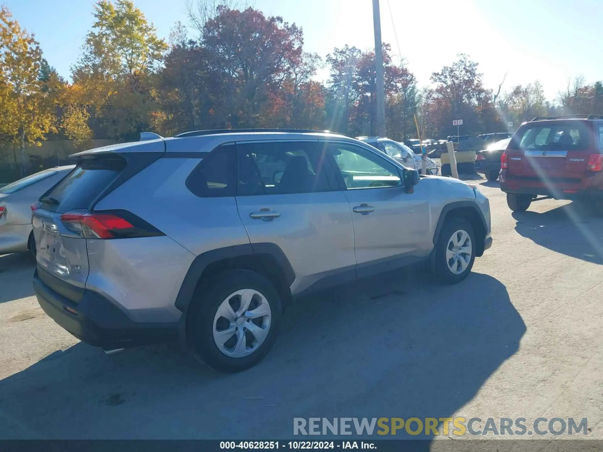 4 Photograph of a damaged car JTMF1RFV7LD526797 TOYOTA RAV4 2020