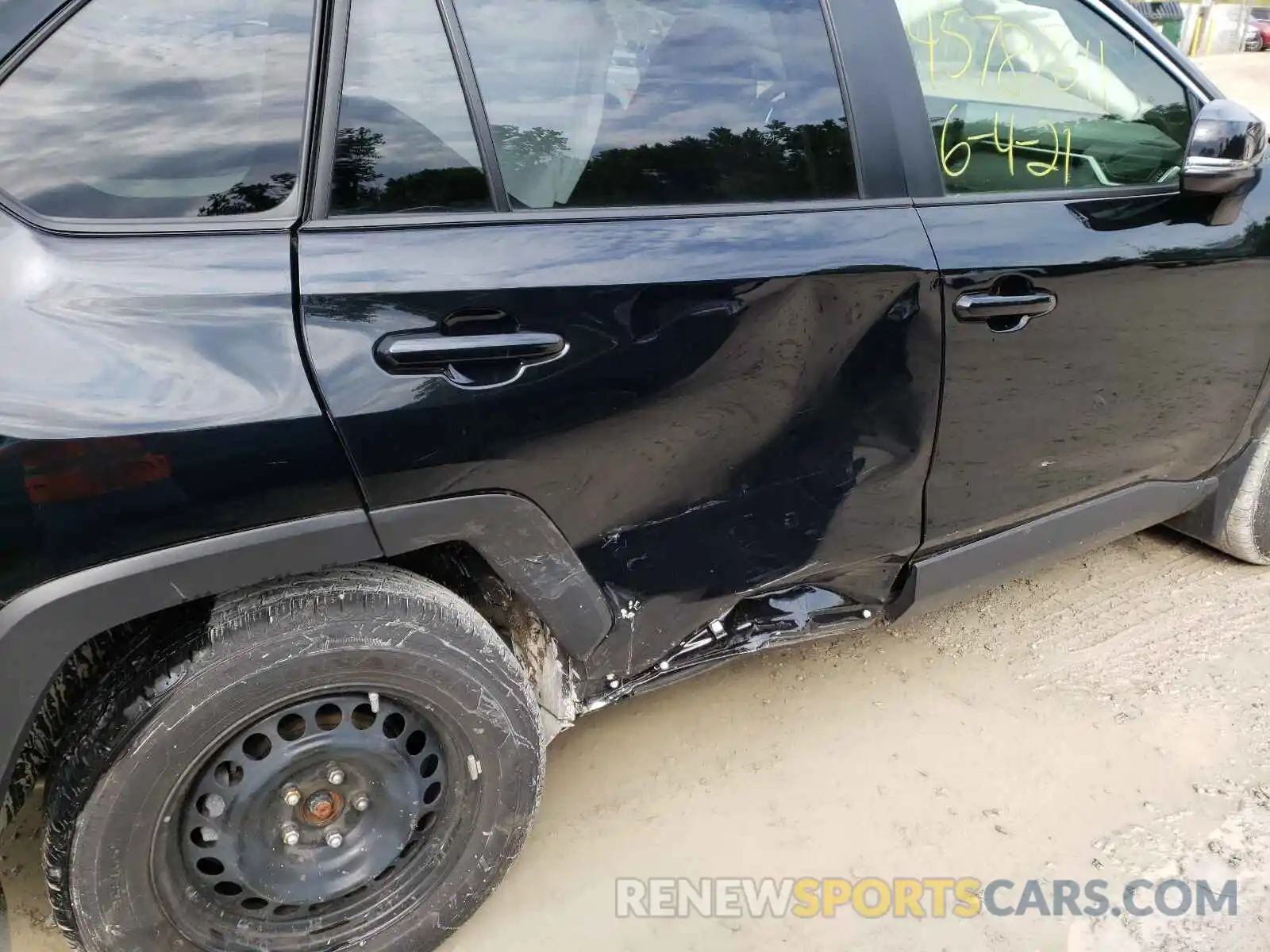 9 Photograph of a damaged car JTMG1RFV0LD047710 TOYOTA RAV4 2020