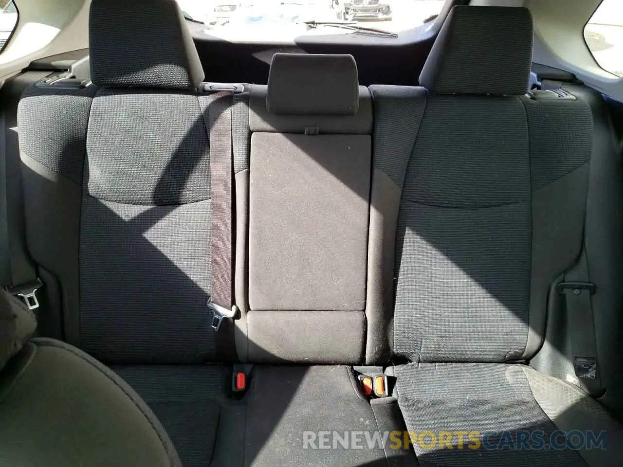 10 Photograph of a damaged car JTMG1RFV0LD049330 TOYOTA RAV4 2020