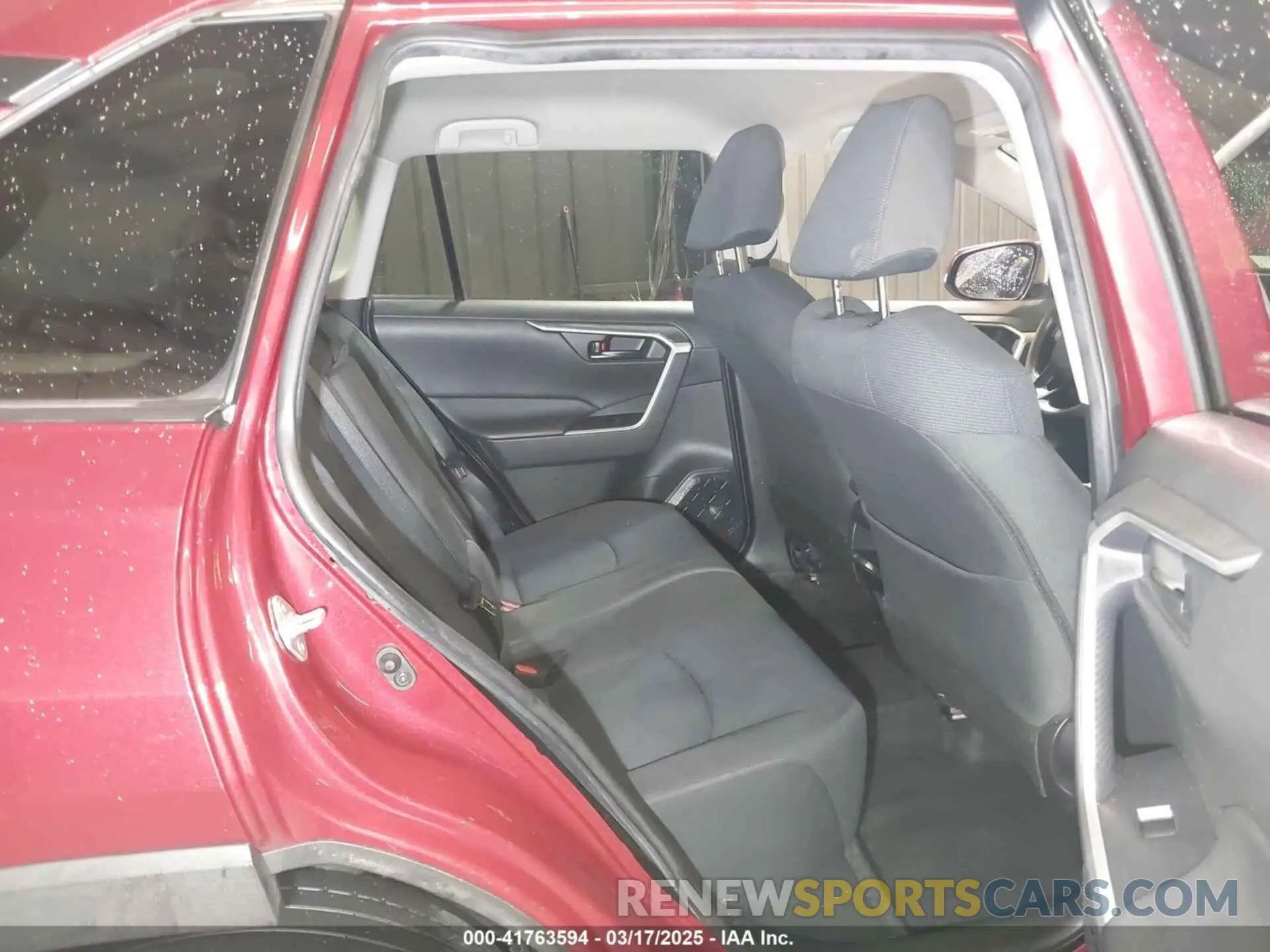 8 Photograph of a damaged car JTMG1RFV0LD063731 TOYOTA RAV4 2020