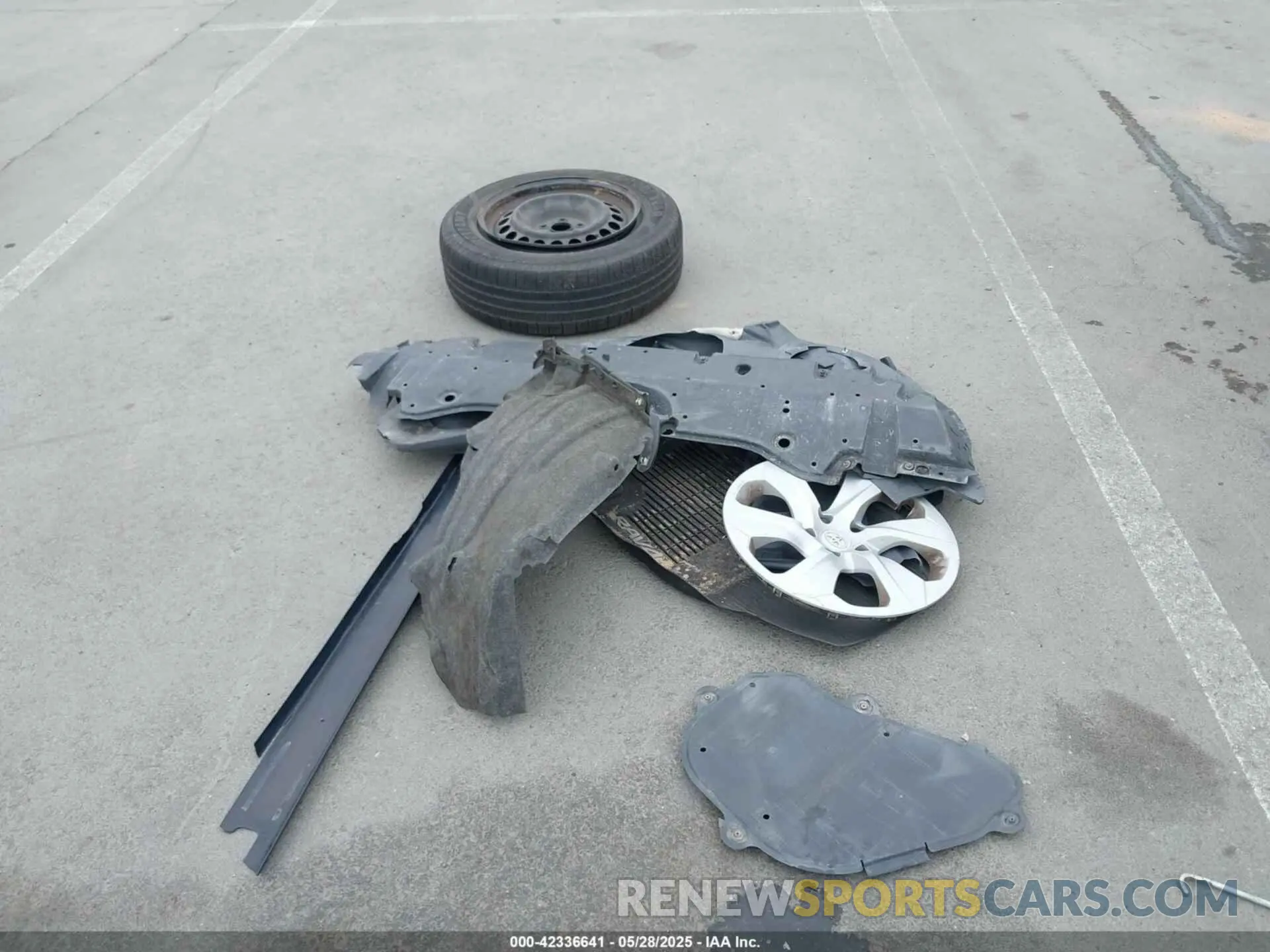 12 Photograph of a damaged car JTMH1RFV0LD053804 TOYOTA RAV4 2020