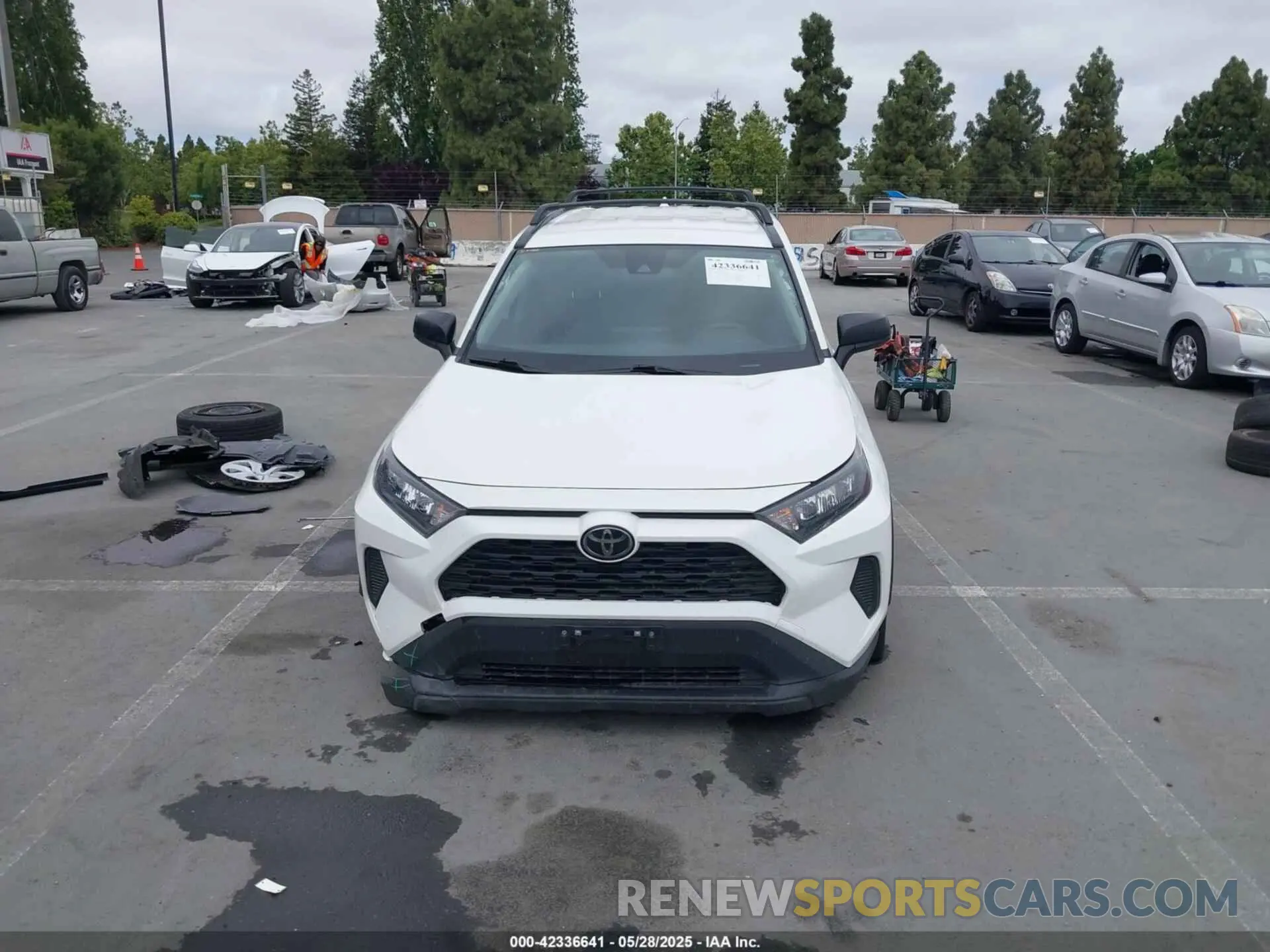 13 Photograph of a damaged car JTMH1RFV0LD053804 TOYOTA RAV4 2020