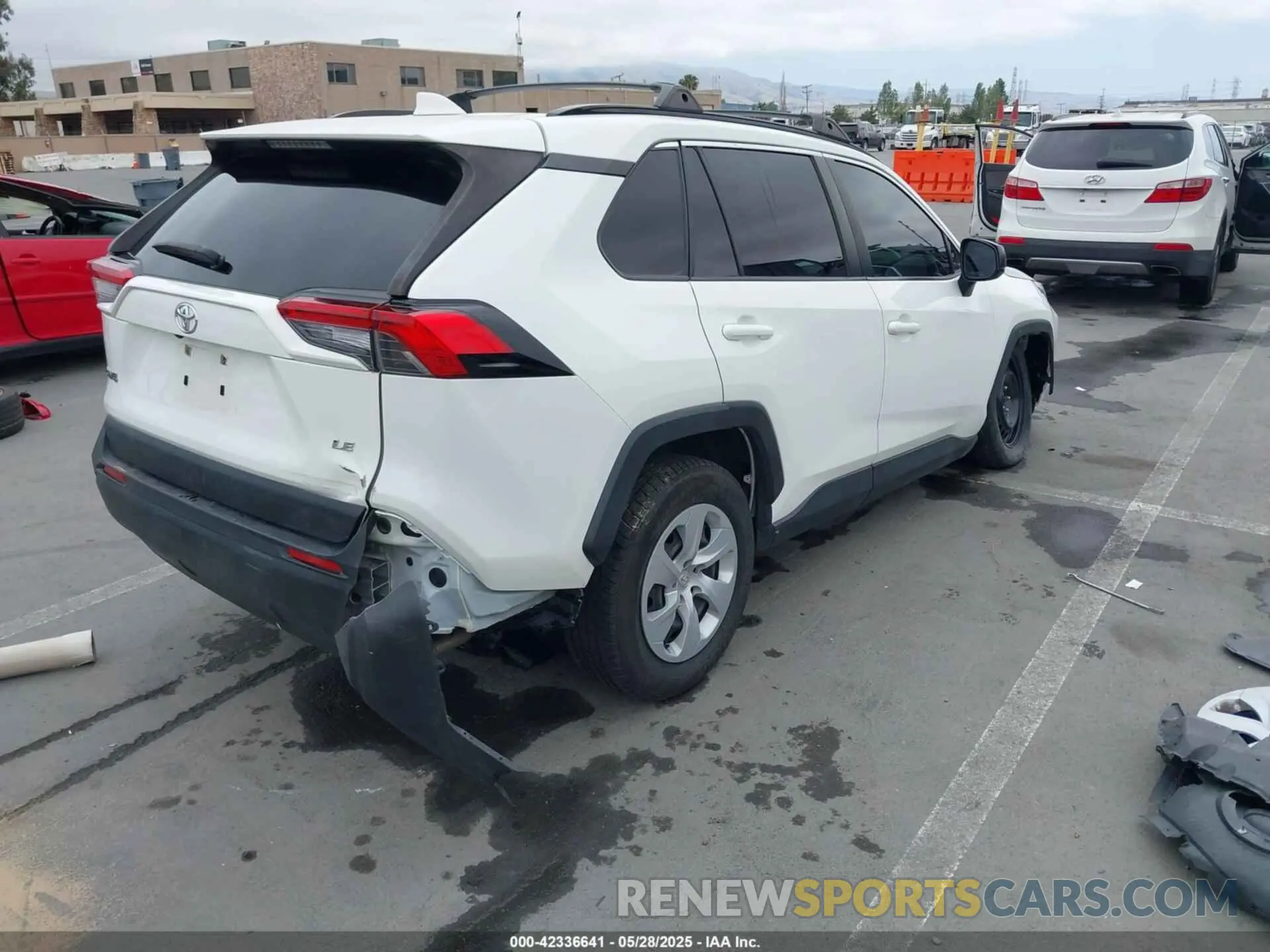 4 Photograph of a damaged car JTMH1RFV0LD053804 TOYOTA RAV4 2020