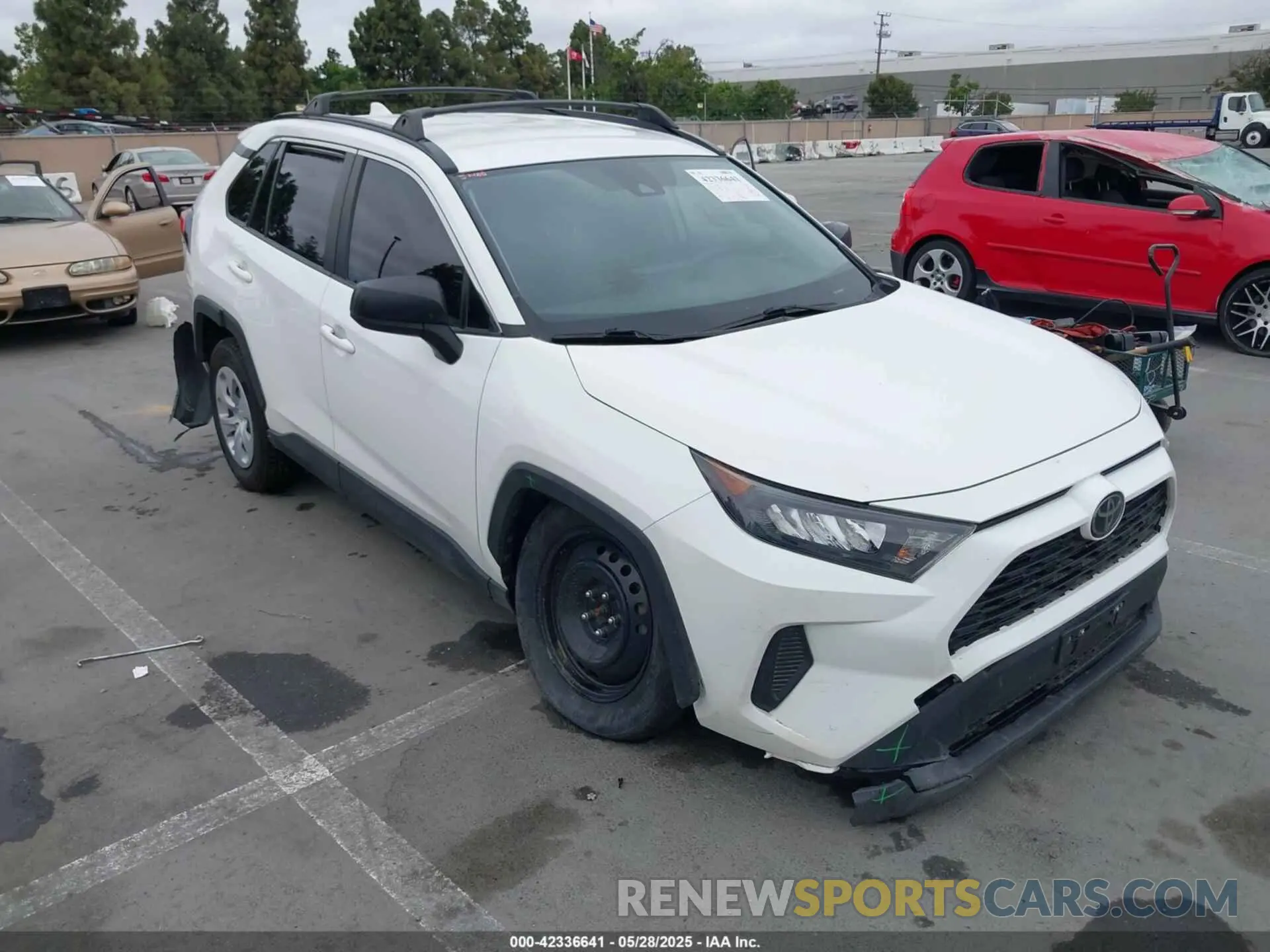 6 Photograph of a damaged car JTMH1RFV0LD053804 TOYOTA RAV4 2020