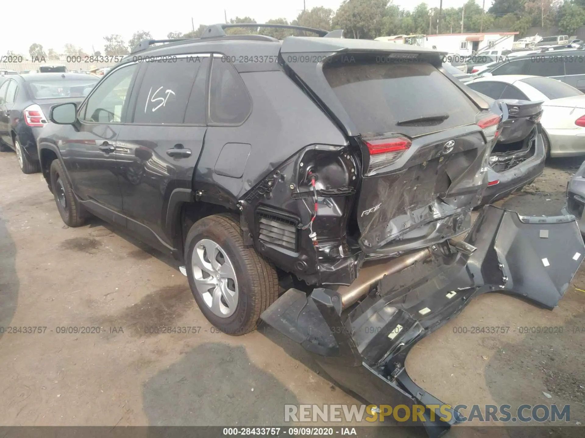 3 Photograph of a damaged car JTMH1RFV0LD056136 TOYOTA RAV4 2020