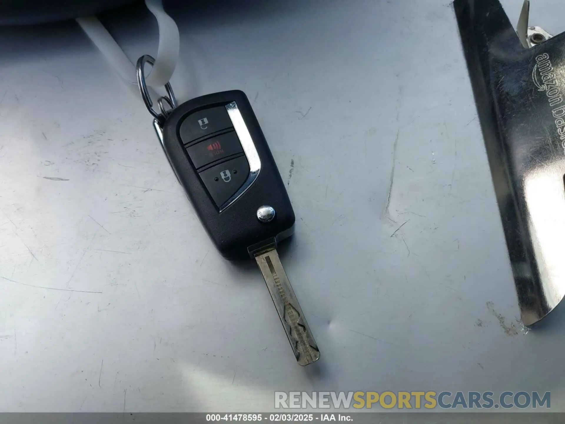 11 Photograph of a damaged car JTMH1RFV1LD048496 TOYOTA RAV4 2020