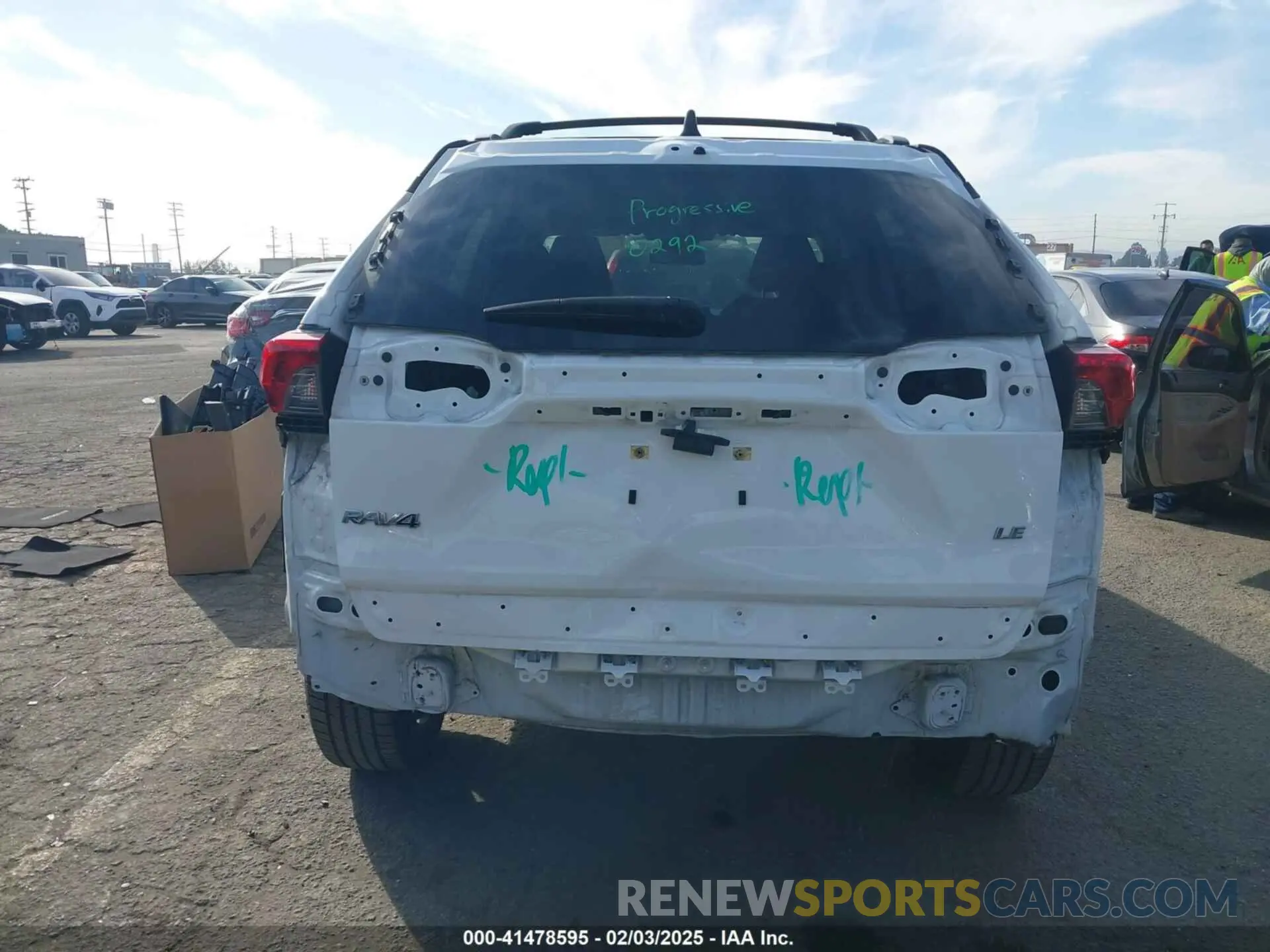 17 Photograph of a damaged car JTMH1RFV1LD048496 TOYOTA RAV4 2020