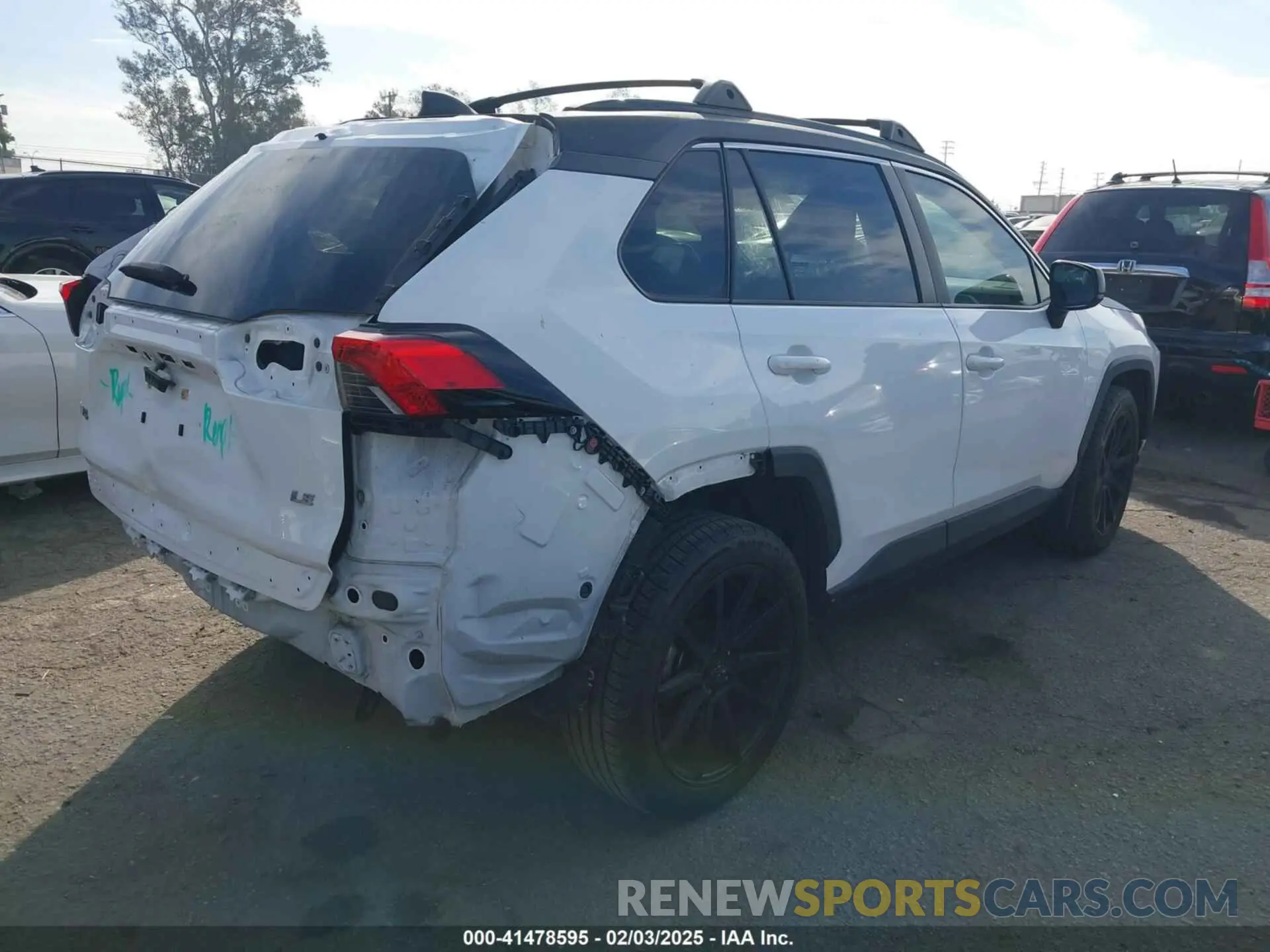 4 Photograph of a damaged car JTMH1RFV1LD048496 TOYOTA RAV4 2020
