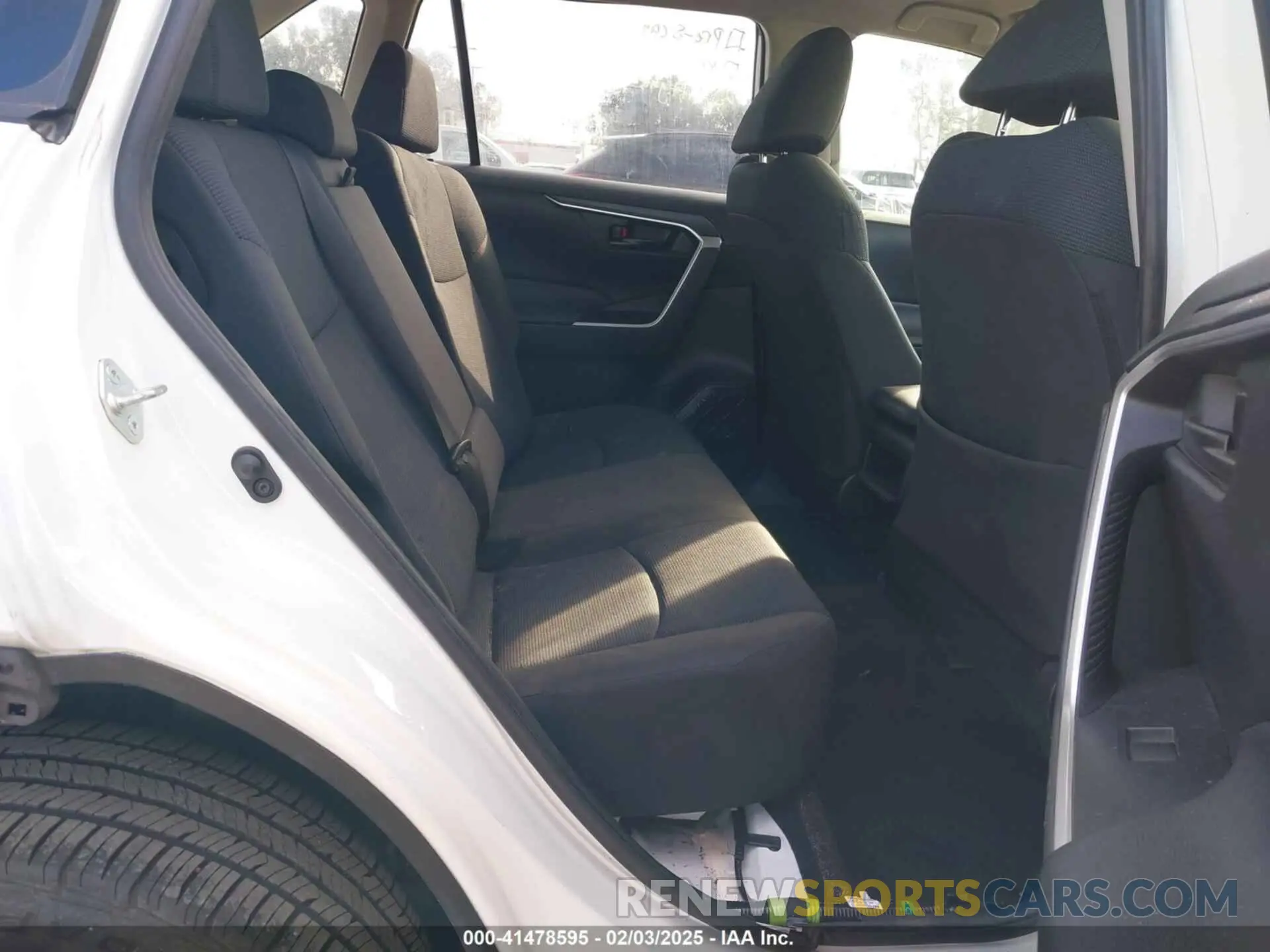 8 Photograph of a damaged car JTMH1RFV1LD048496 TOYOTA RAV4 2020