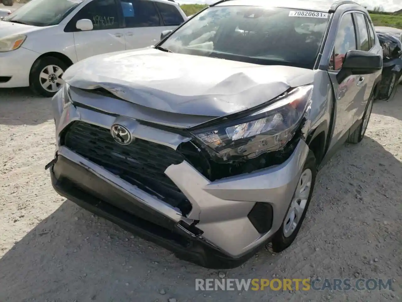 9 Photograph of a damaged car JTMH1RFV1LD050927 TOYOTA RAV4 2020