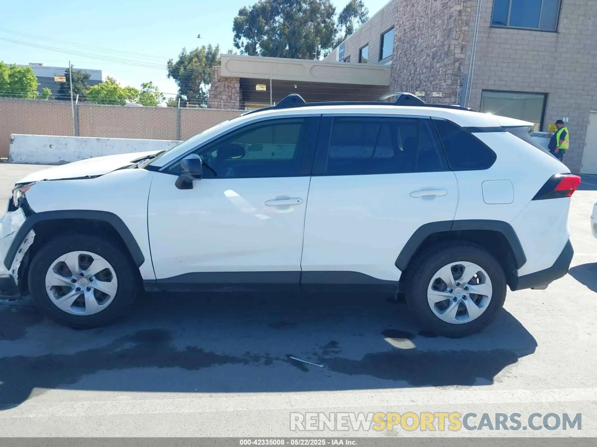 13 Photograph of a damaged car JTMH1RFV2LD057255 TOYOTA RAV4 2020