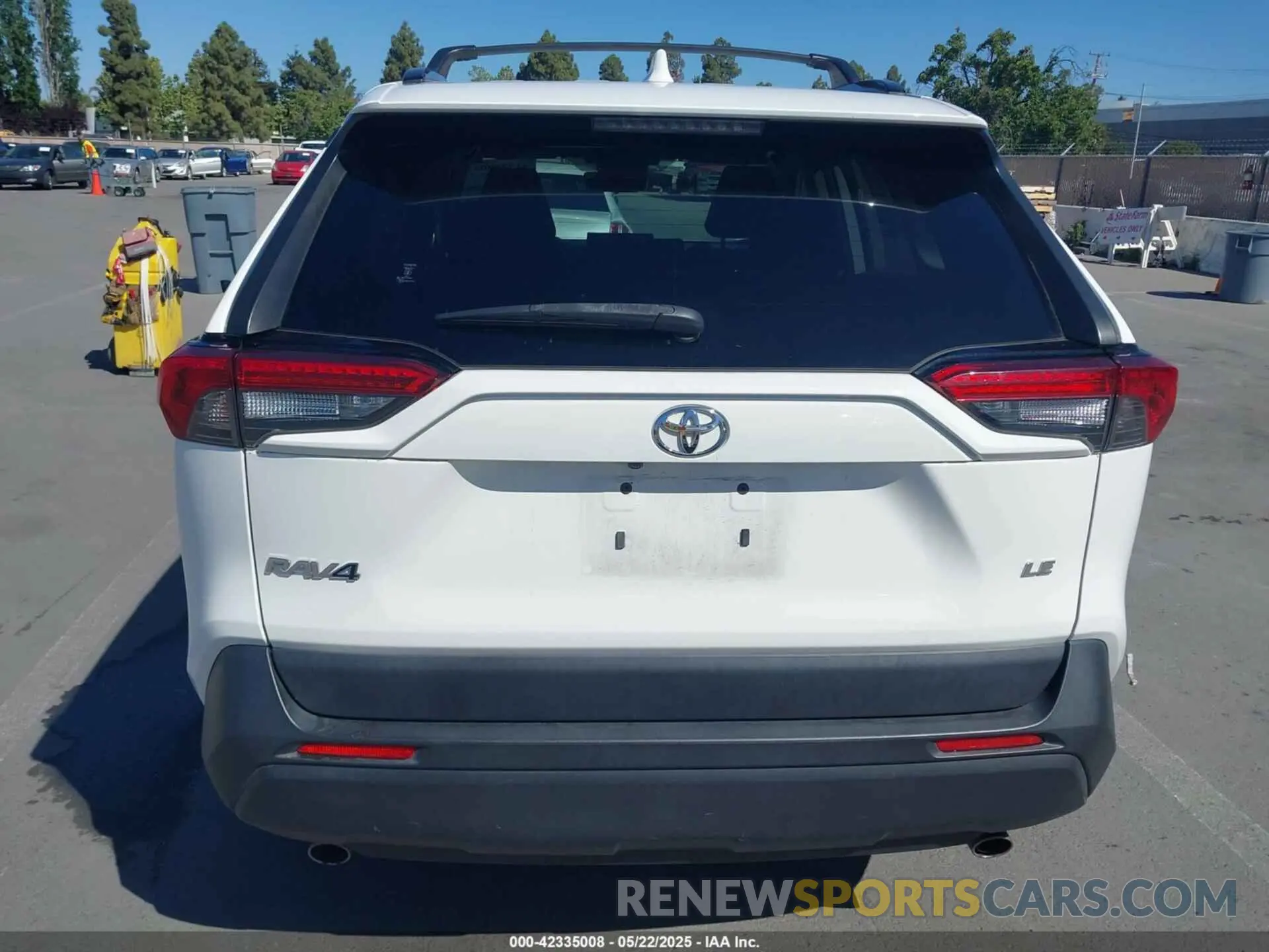 15 Photograph of a damaged car JTMH1RFV2LD057255 TOYOTA RAV4 2020
