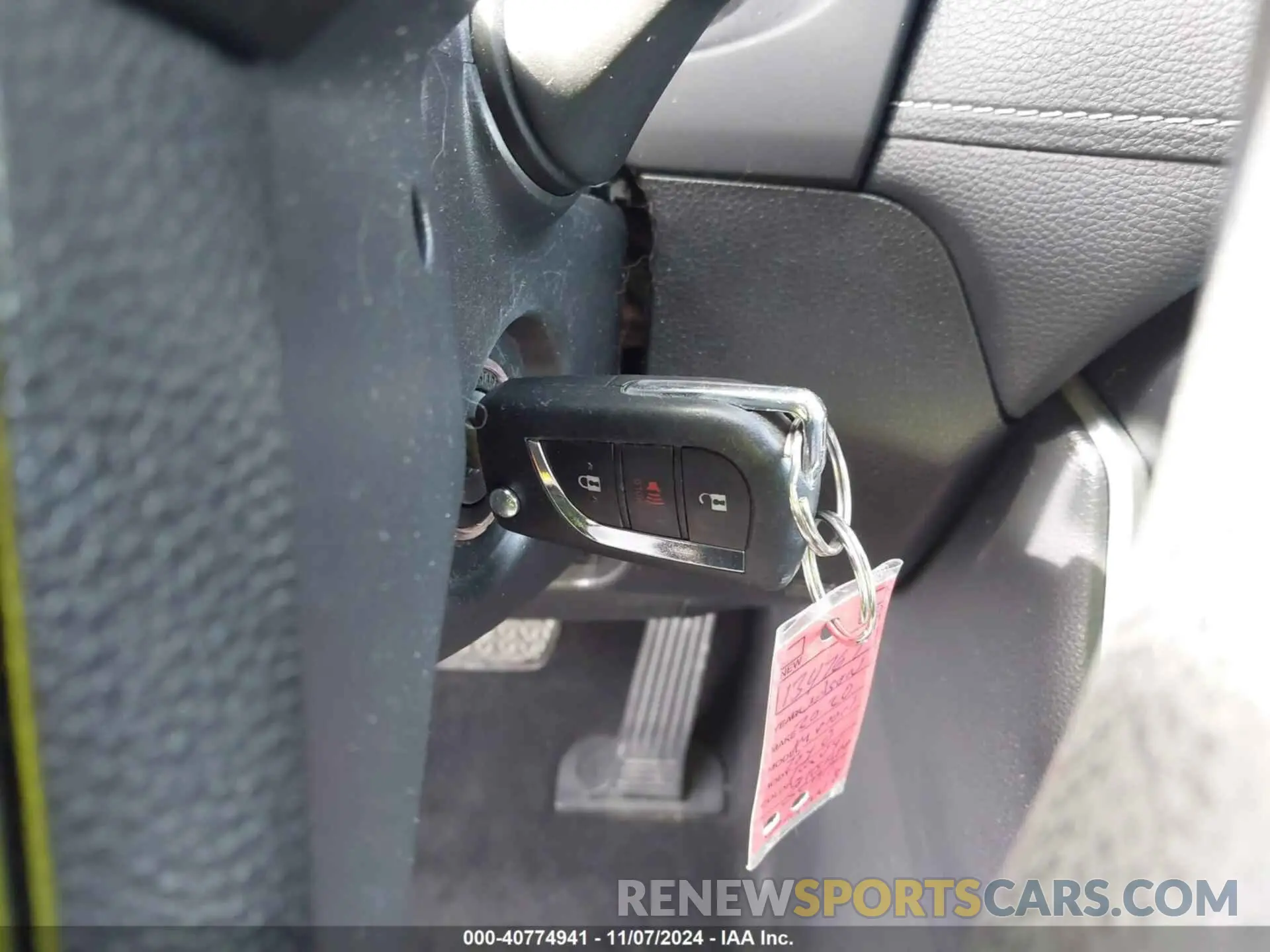 11 Photograph of a damaged car JTMH1RFV3LD045244 TOYOTA RAV4 2020