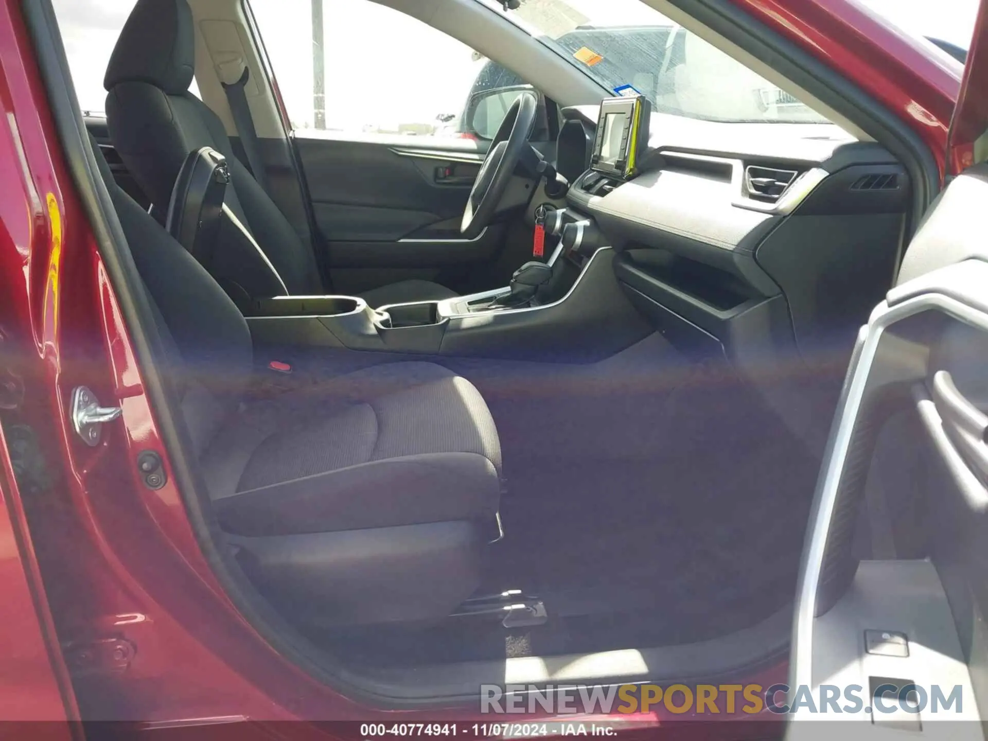 5 Photograph of a damaged car JTMH1RFV3LD045244 TOYOTA RAV4 2020