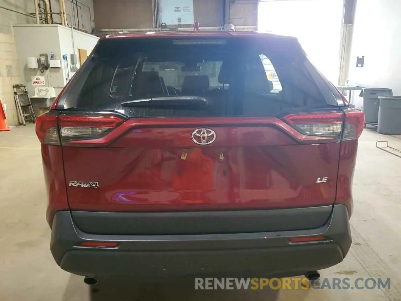 6 Photograph of a damaged car JTMH1RFV3LD052811 TOYOTA RAV4 2020
