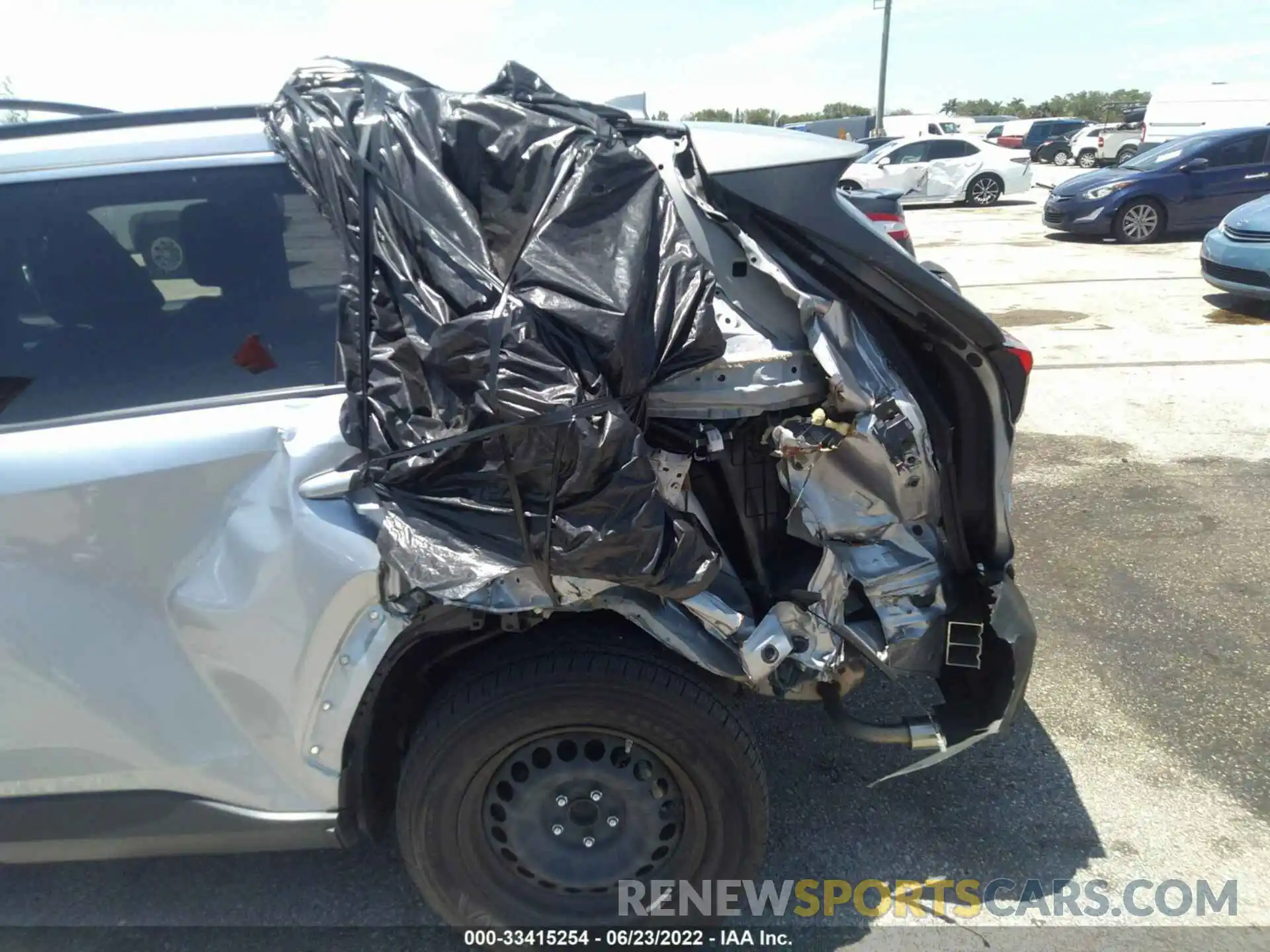 6 Photograph of a damaged car JTMH1RFV7LD045635 TOYOTA RAV4 2020