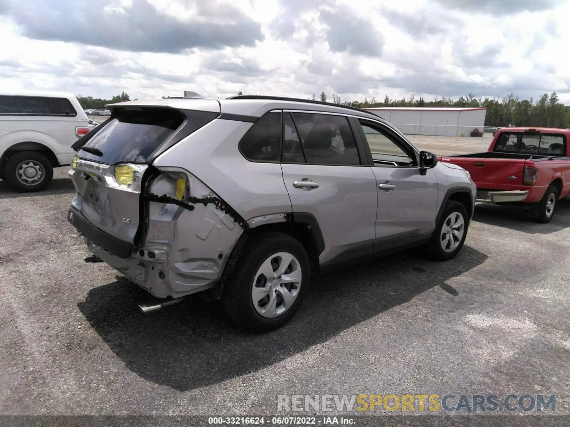 4 Photograph of a damaged car JTMH1RFV9LD047354 TOYOTA RAV4 2020