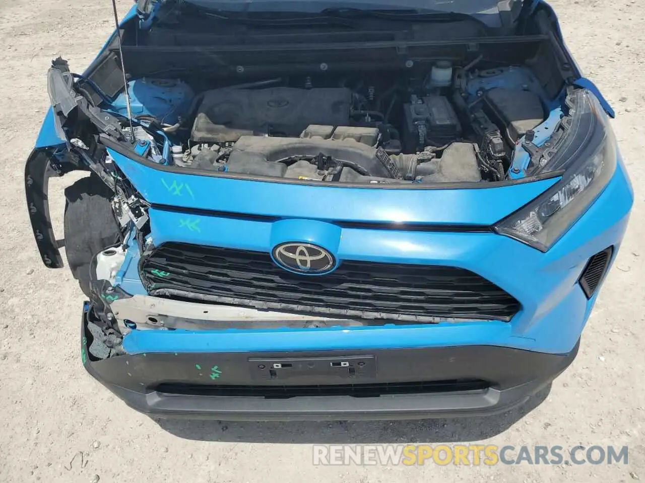 12 Photograph of a damaged car JTMH1RFVXLD052031 TOYOTA RAV4 2020