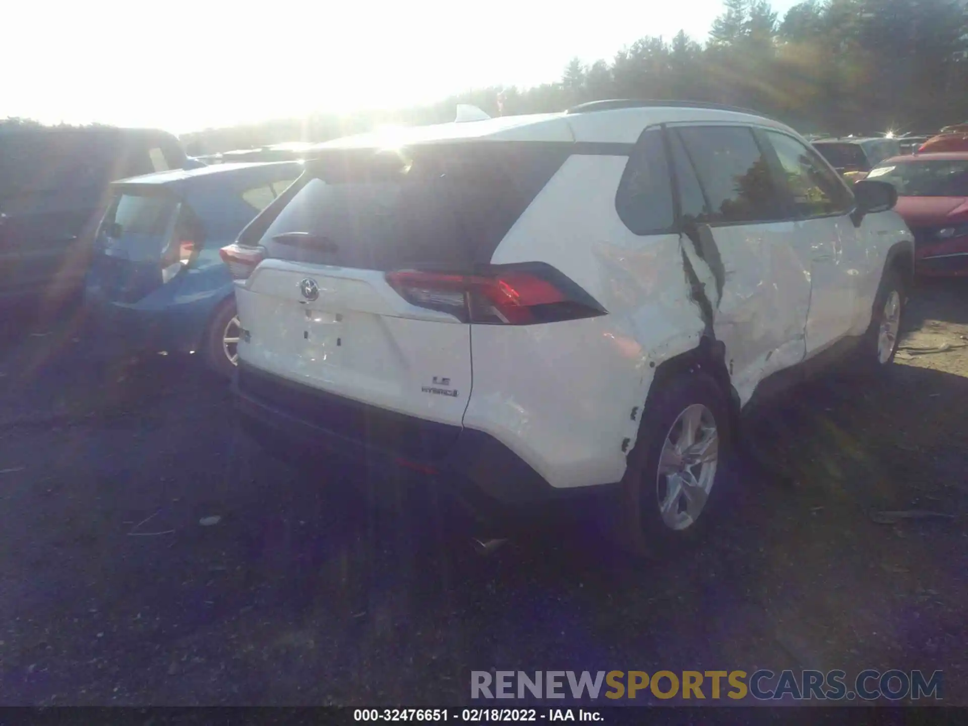 4 Photograph of a damaged car JTML6RFV1LD005370 TOYOTA RAV4 2020