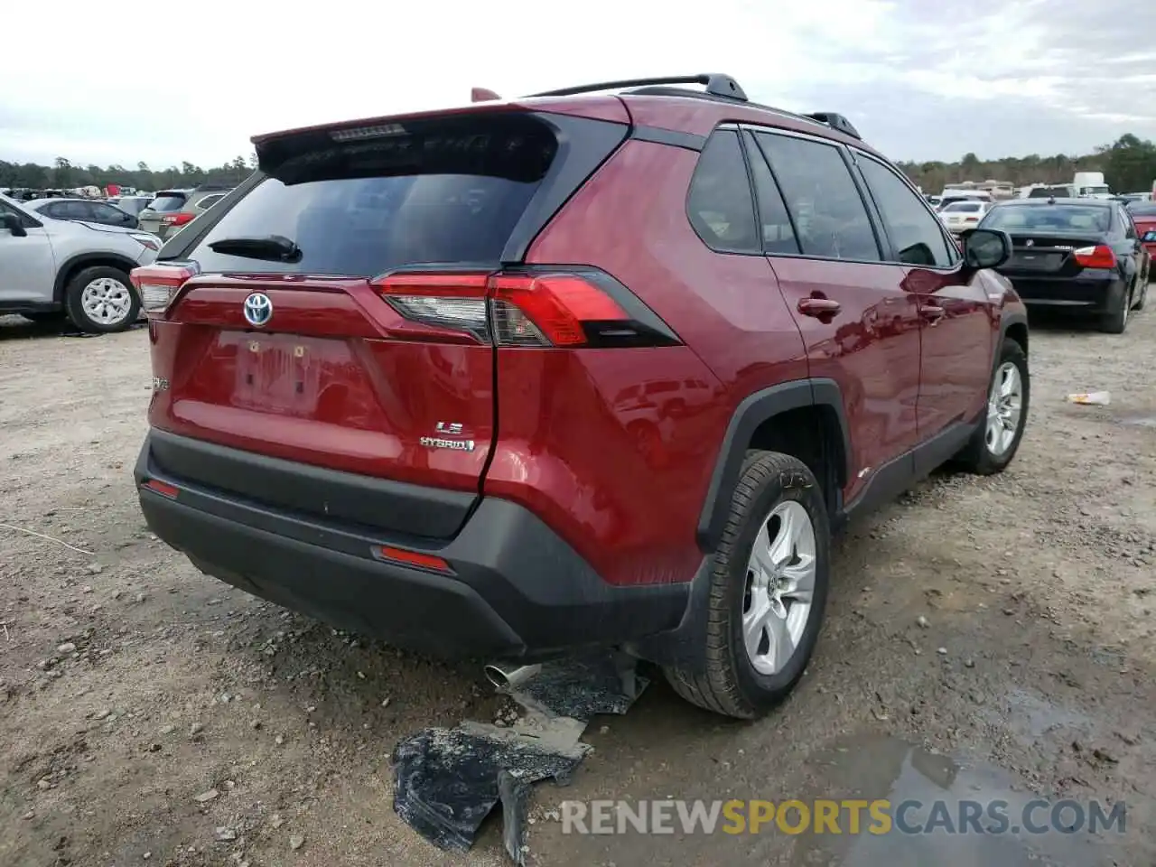 4 Photograph of a damaged car JTML6RFV6LD004327 TOYOTA RAV4 2020