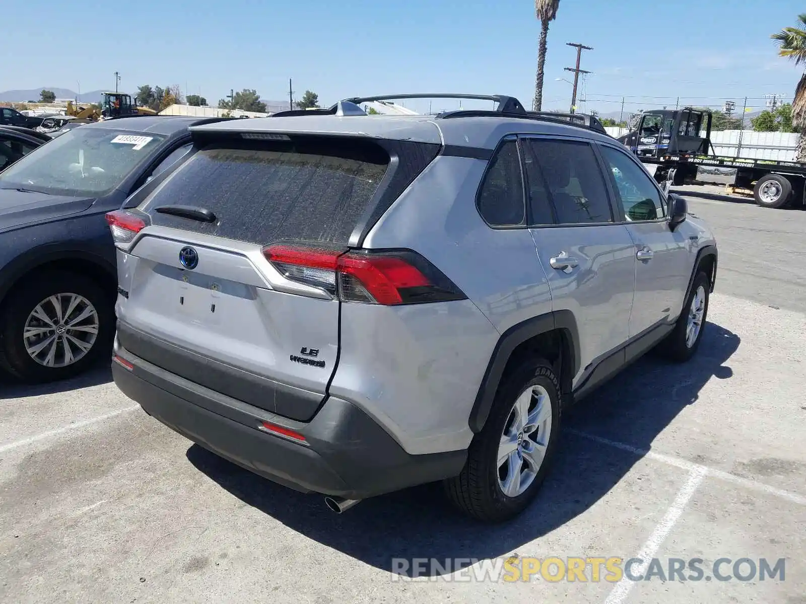 4 Photograph of a damaged car JTMLWRFV8LD055991 TOYOTA RAV4 2020