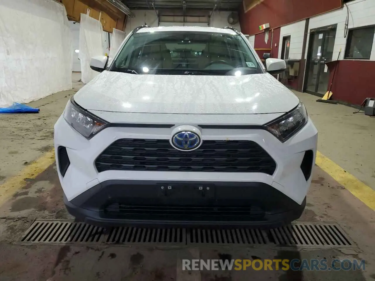 5 Photograph of a damaged car JTMM6RFV2LD003499 TOYOTA RAV4 2020