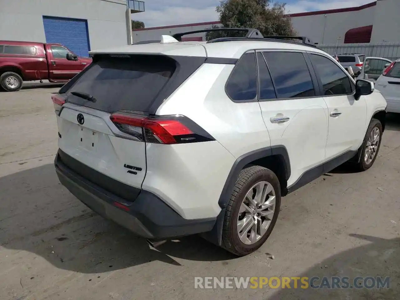 4 Photograph of a damaged car JTMN1RFV0LD530900 TOYOTA RAV4 2020