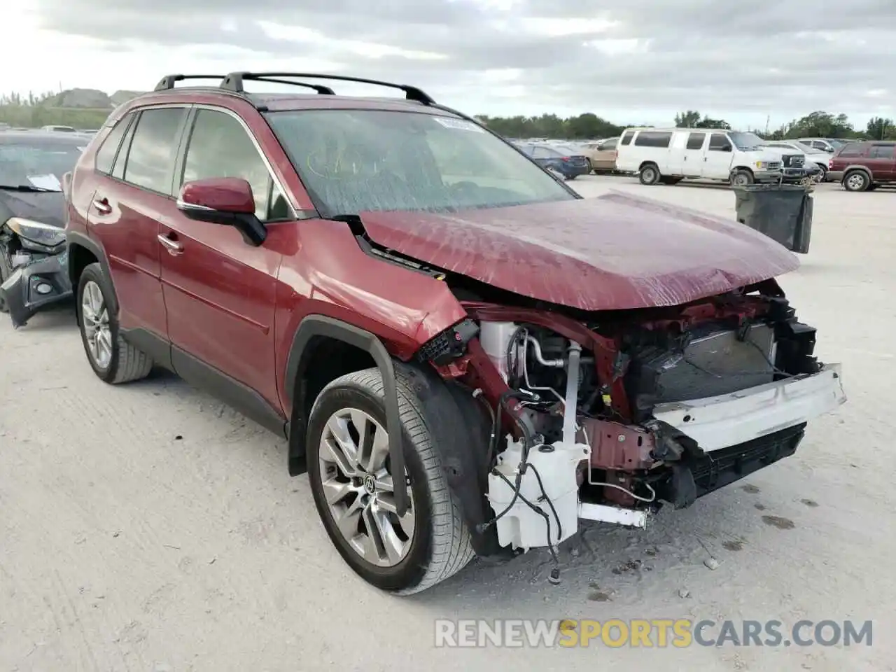 4 Photograph of a damaged car JTMN1RFV1LD061607 TOYOTA RAV4 2020