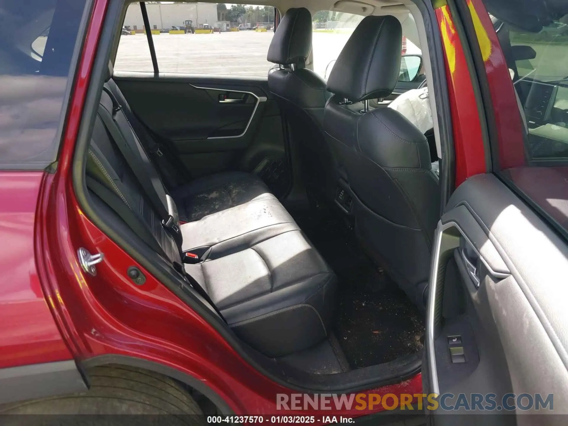 8 Photograph of a damaged car JTMN1RFV5LD066390 TOYOTA RAV4 2020