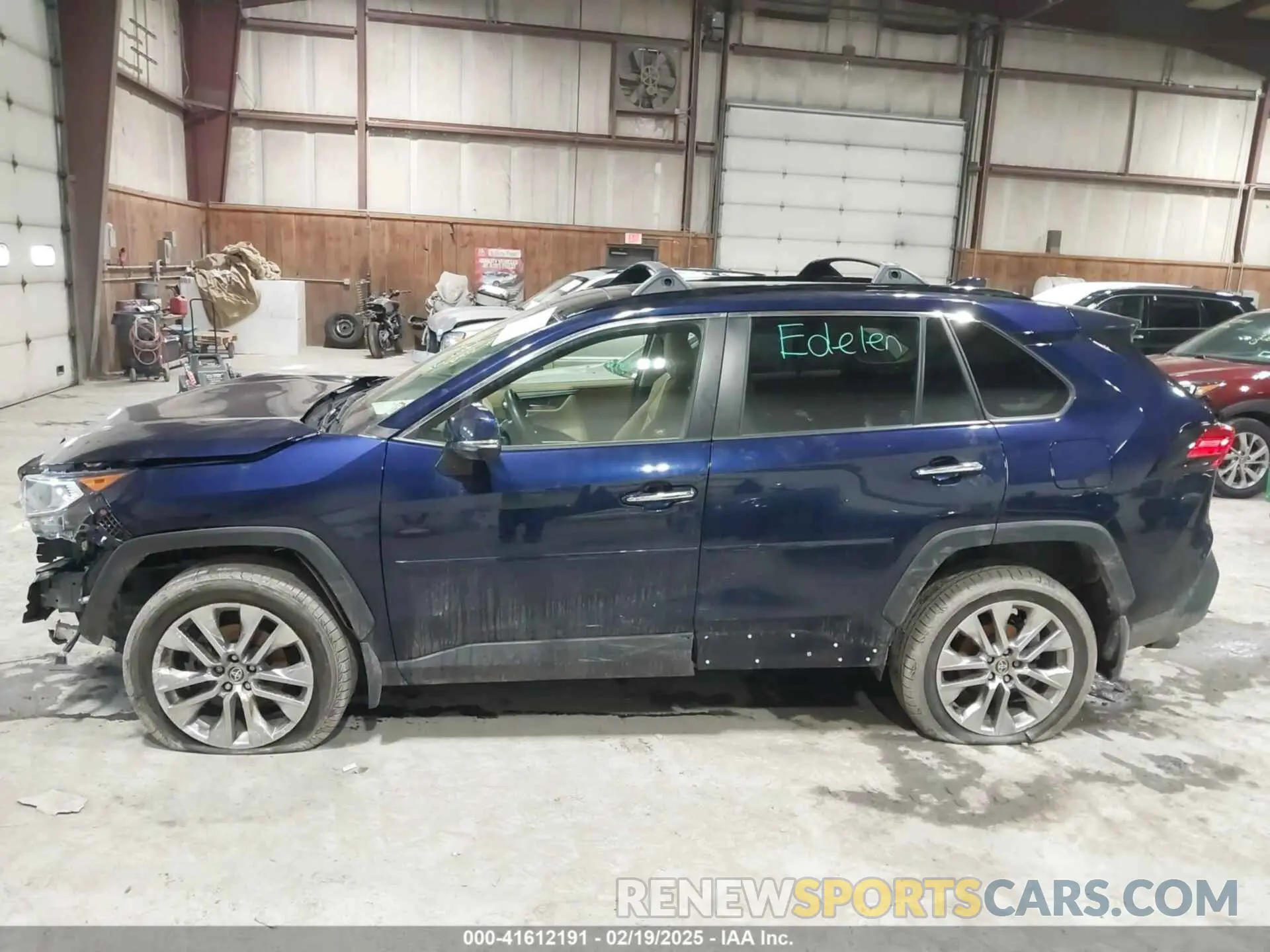 15 Photograph of a damaged car JTMN1RFV6LJ038969 TOYOTA RAV4 2020