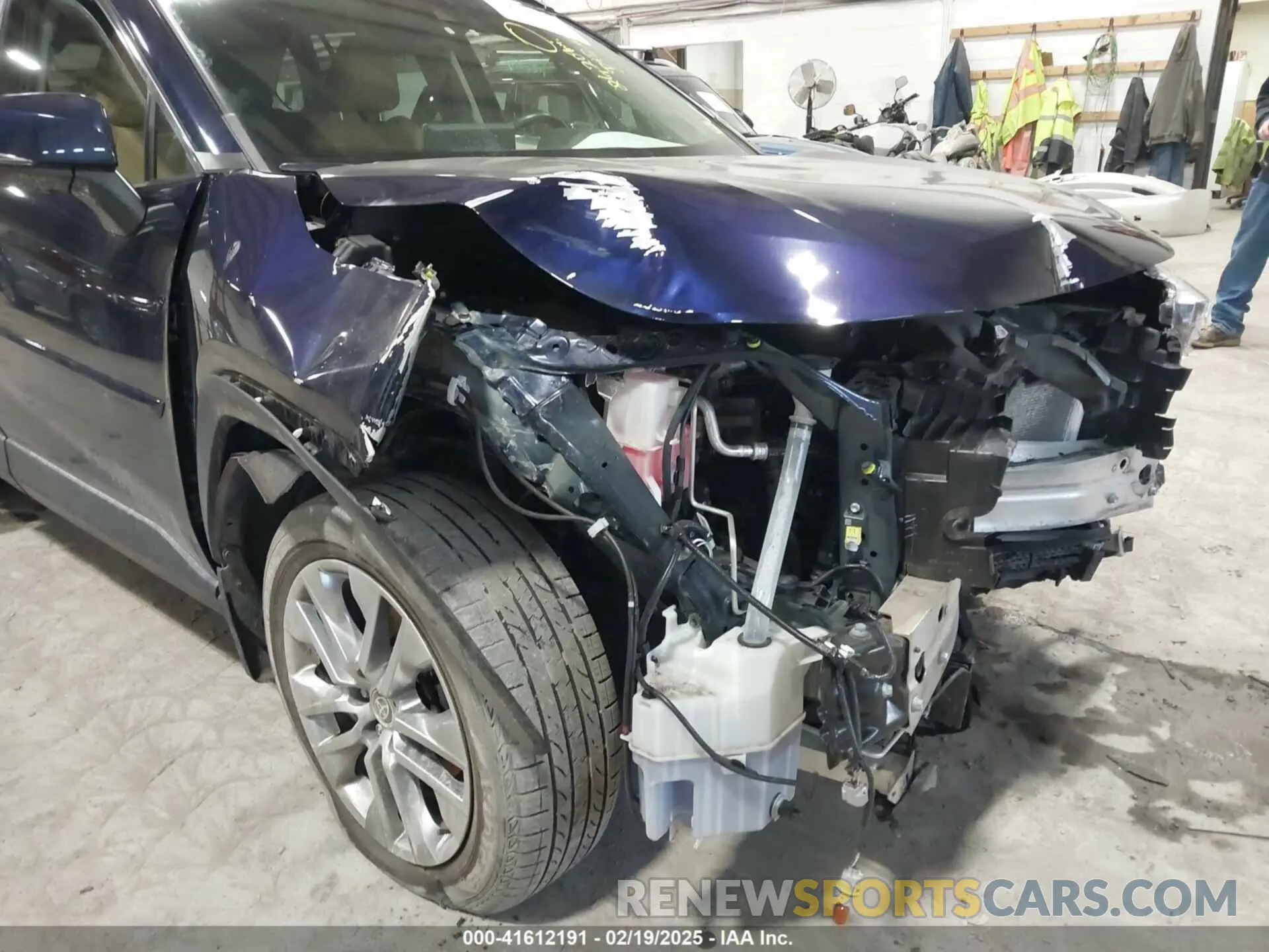18 Photograph of a damaged car JTMN1RFV6LJ038969 TOYOTA RAV4 2020