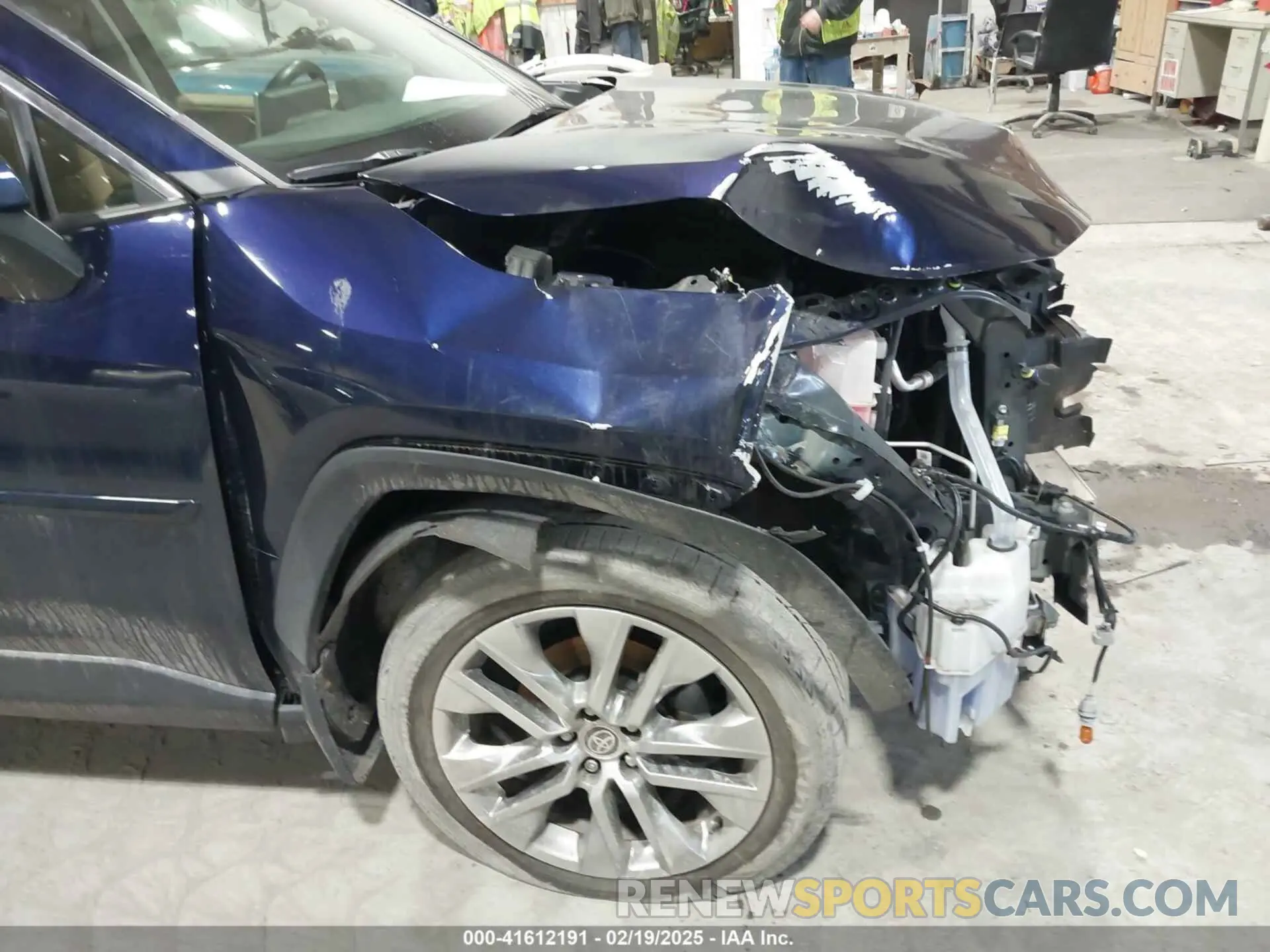 19 Photograph of a damaged car JTMN1RFV6LJ038969 TOYOTA RAV4 2020
