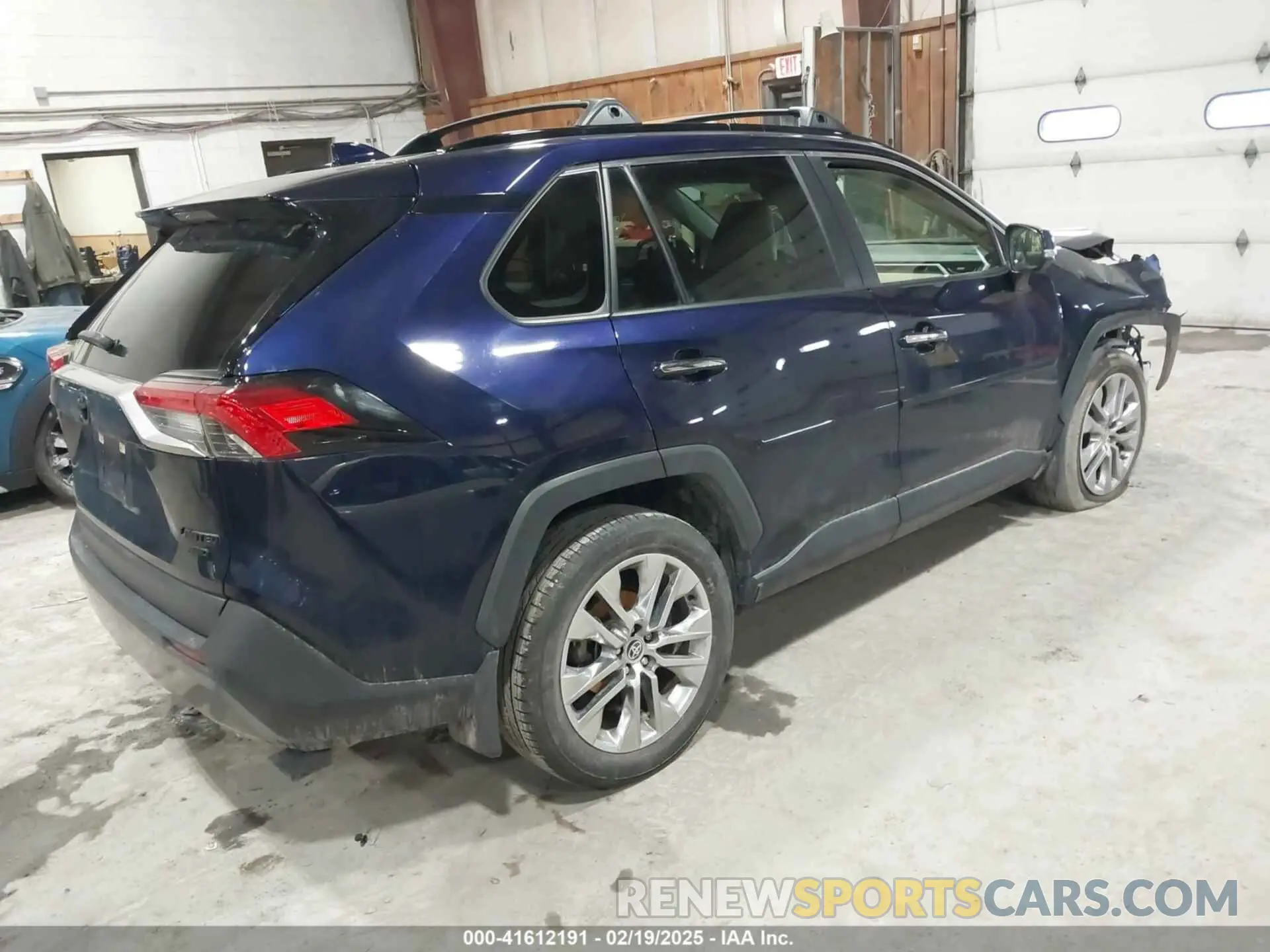 4 Photograph of a damaged car JTMN1RFV6LJ038969 TOYOTA RAV4 2020
