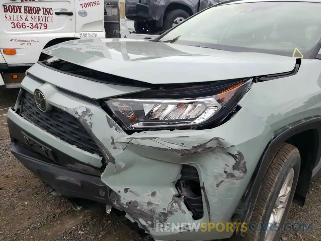 9 Photograph of a damaged car JTMP1RFV0LD047903 TOYOTA RAV4 2020