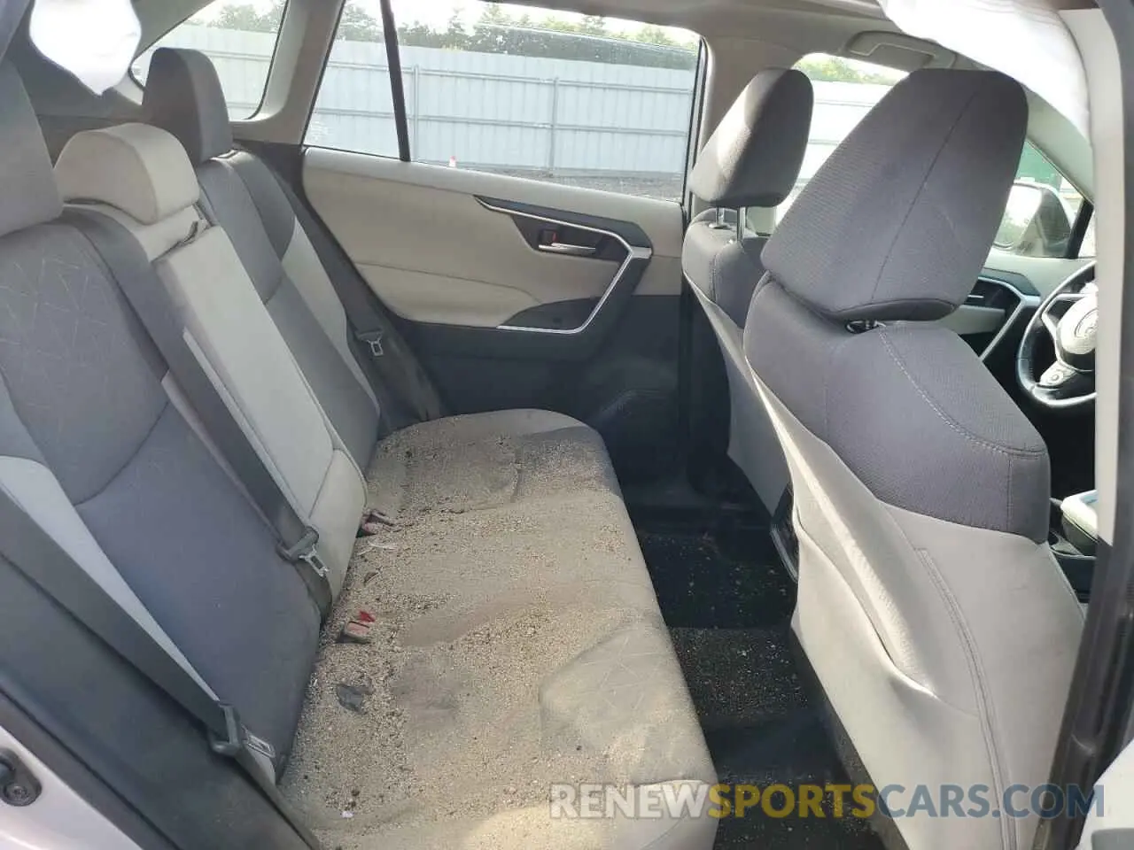 11 Photograph of a damaged car JTMP1RFV0LD051319 TOYOTA RAV4 2020