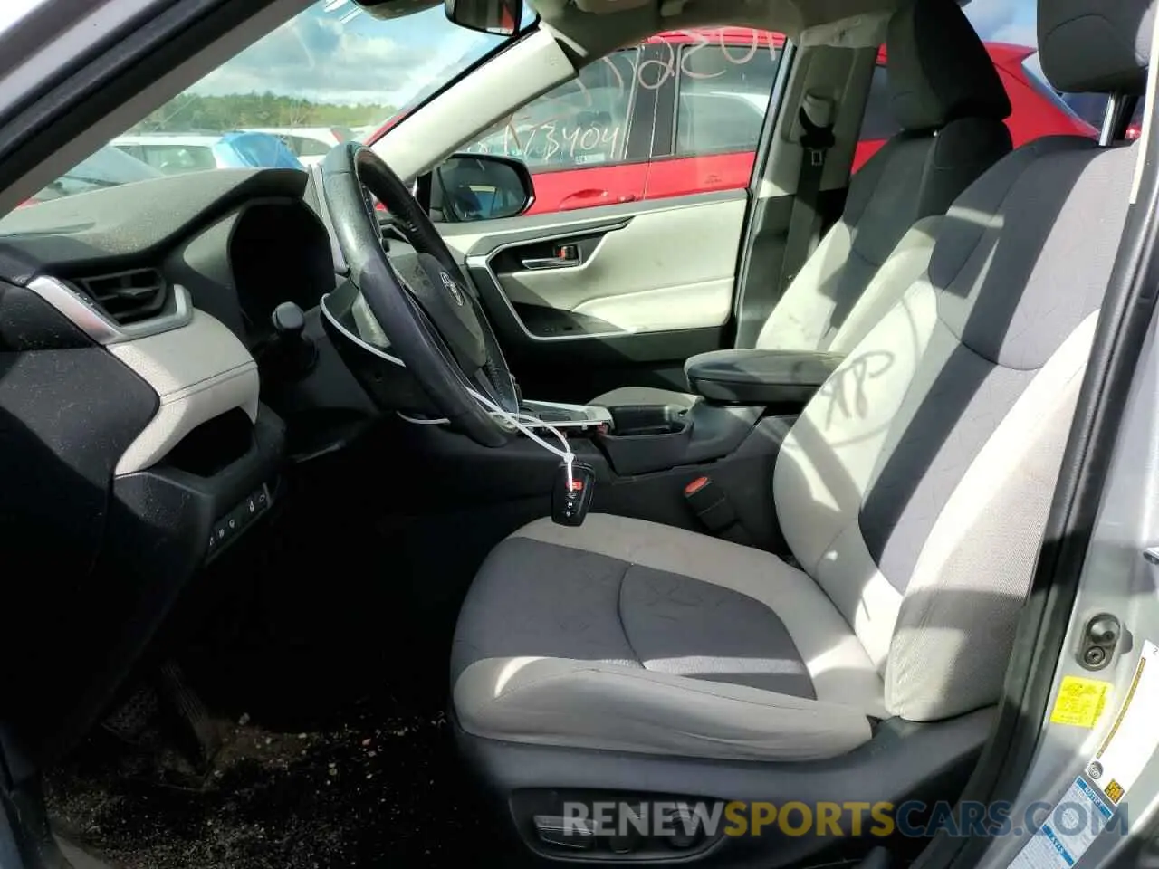 7 Photograph of a damaged car JTMP1RFV0LD051319 TOYOTA RAV4 2020