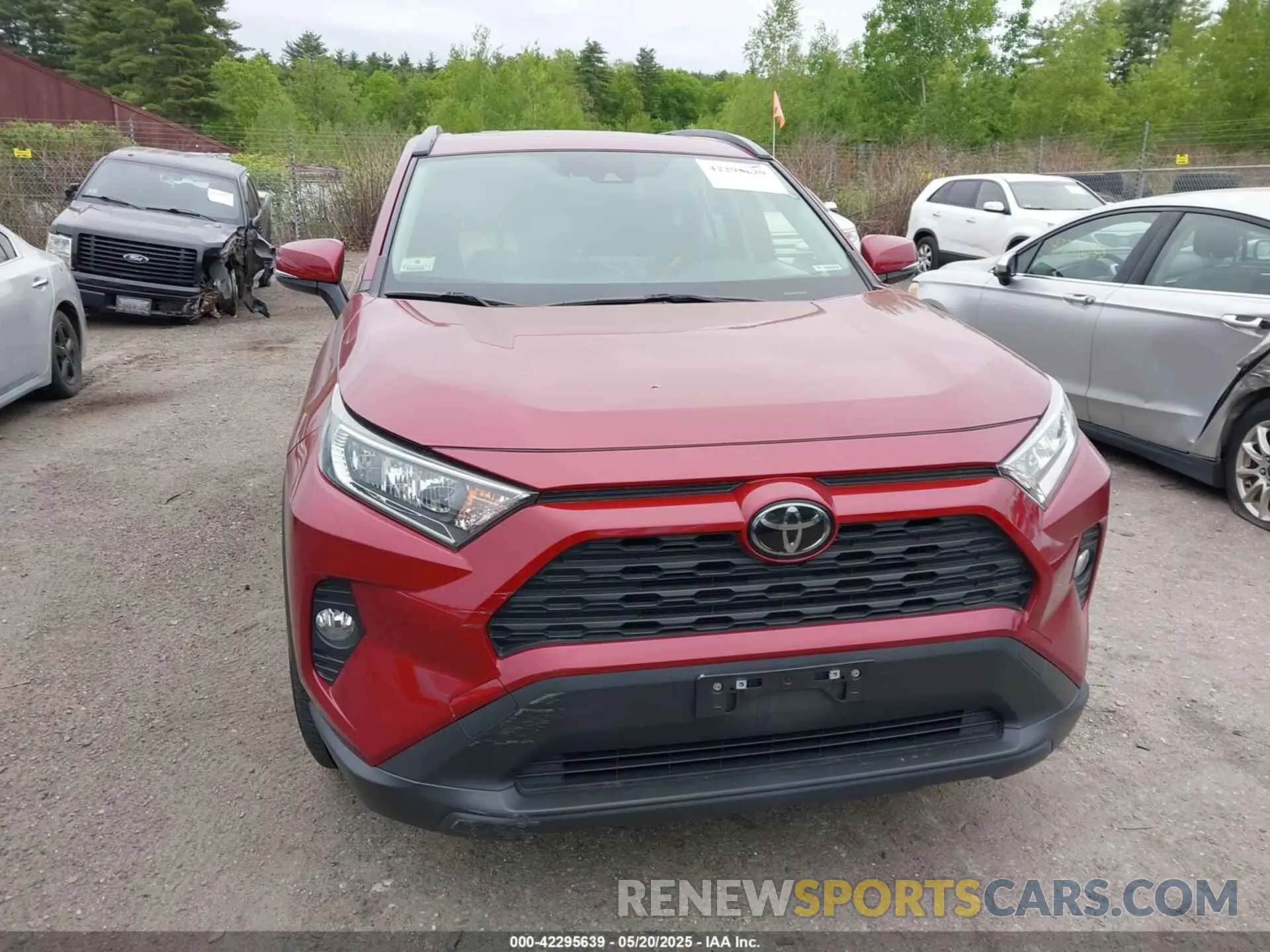 12 Photograph of a damaged car JTMP1RFV0LD529822 TOYOTA RAV4 2020