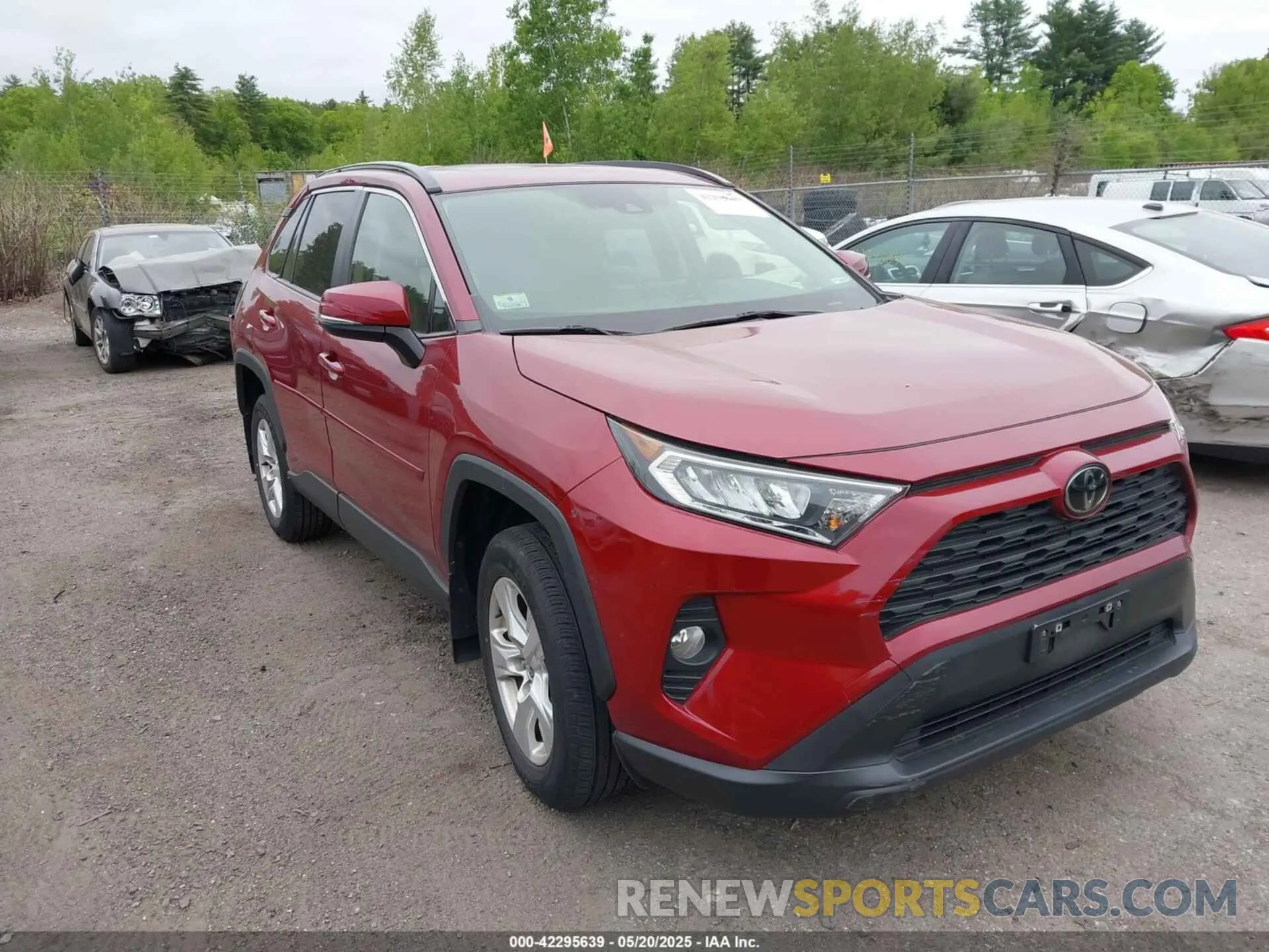 13 Photograph of a damaged car JTMP1RFV0LD529822 TOYOTA RAV4 2020