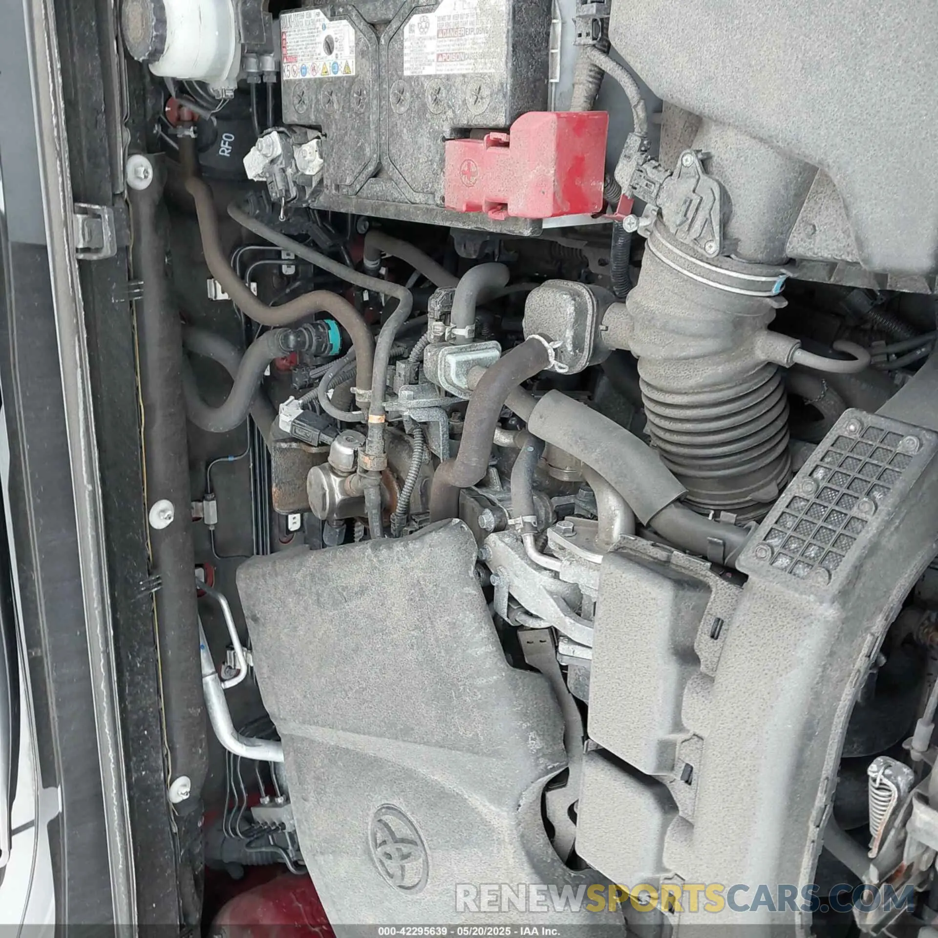 9 Photograph of a damaged car JTMP1RFV0LD529822 TOYOTA RAV4 2020