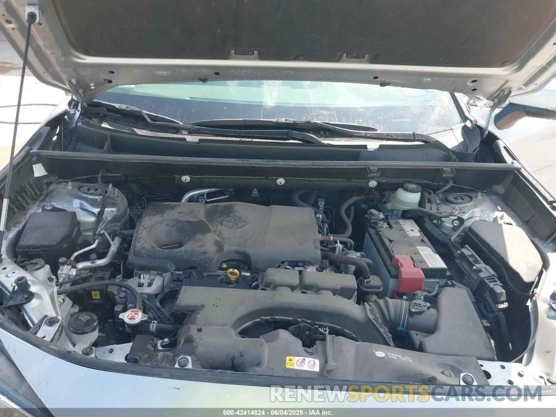 10 Photograph of a damaged car JTMP1RFV0LJ030911 TOYOTA RAV4 2020