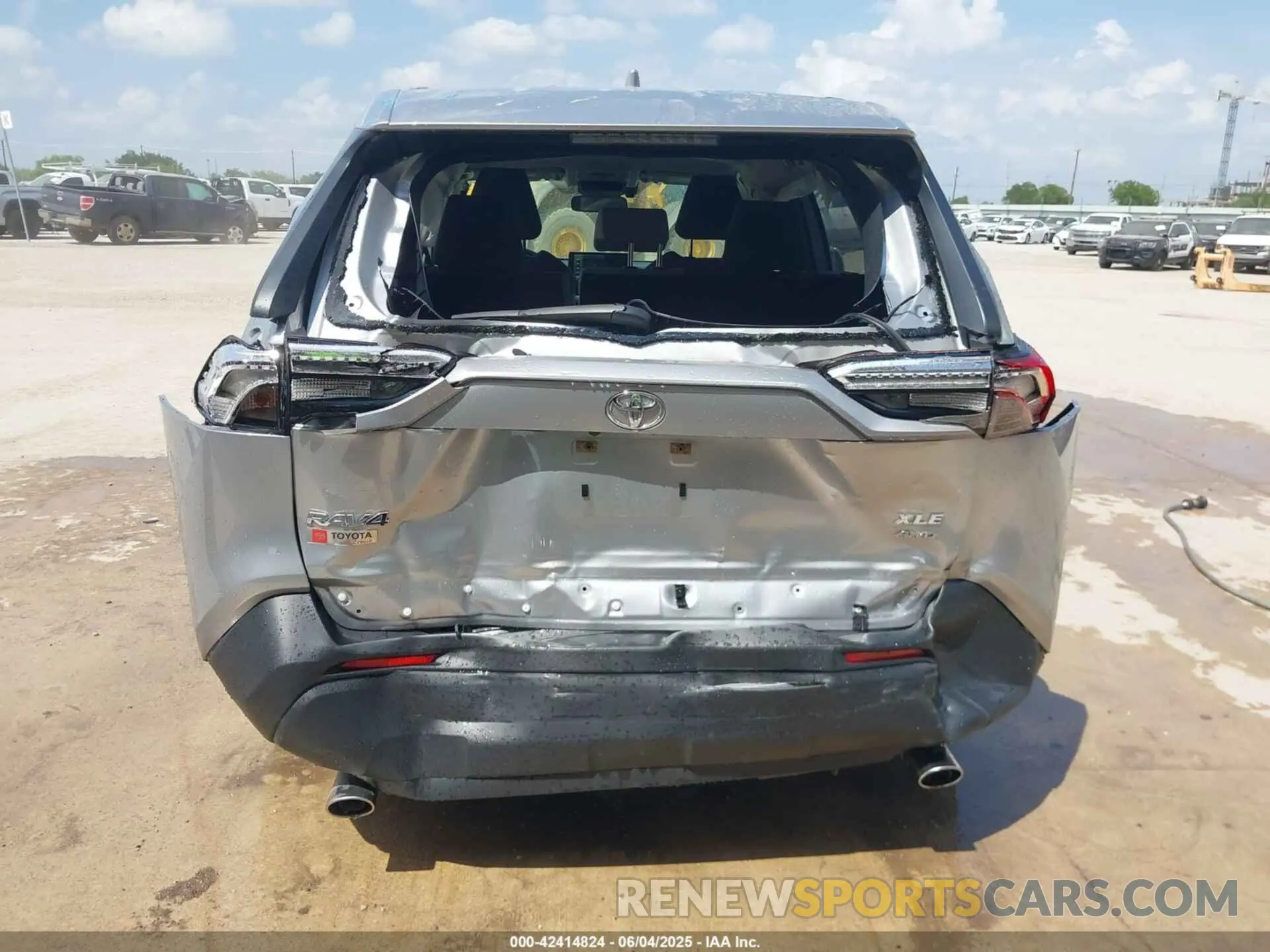 16 Photograph of a damaged car JTMP1RFV0LJ030911 TOYOTA RAV4 2020