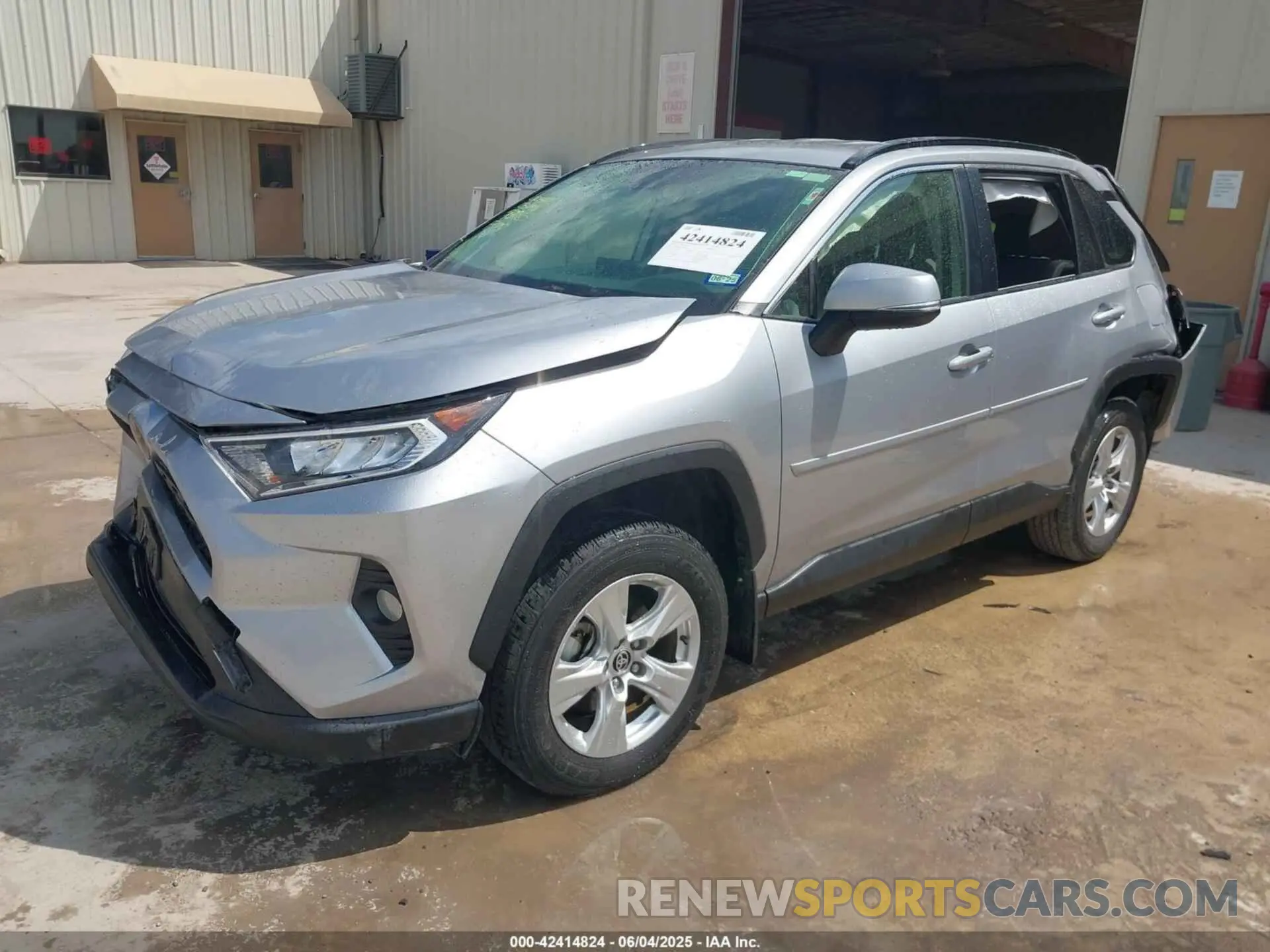 2 Photograph of a damaged car JTMP1RFV0LJ030911 TOYOTA RAV4 2020