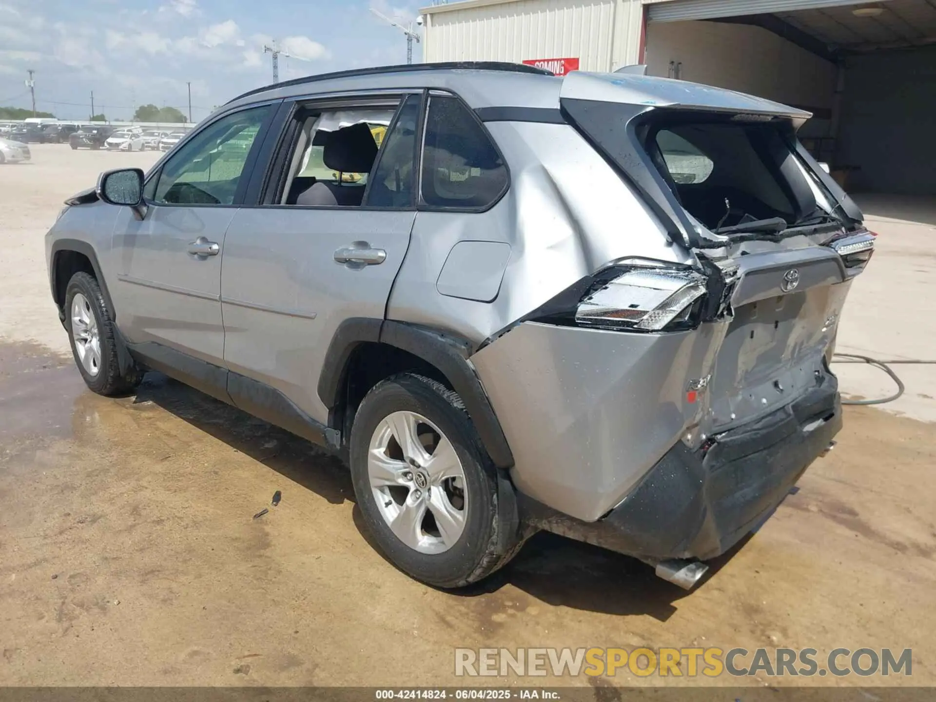 3 Photograph of a damaged car JTMP1RFV0LJ030911 TOYOTA RAV4 2020