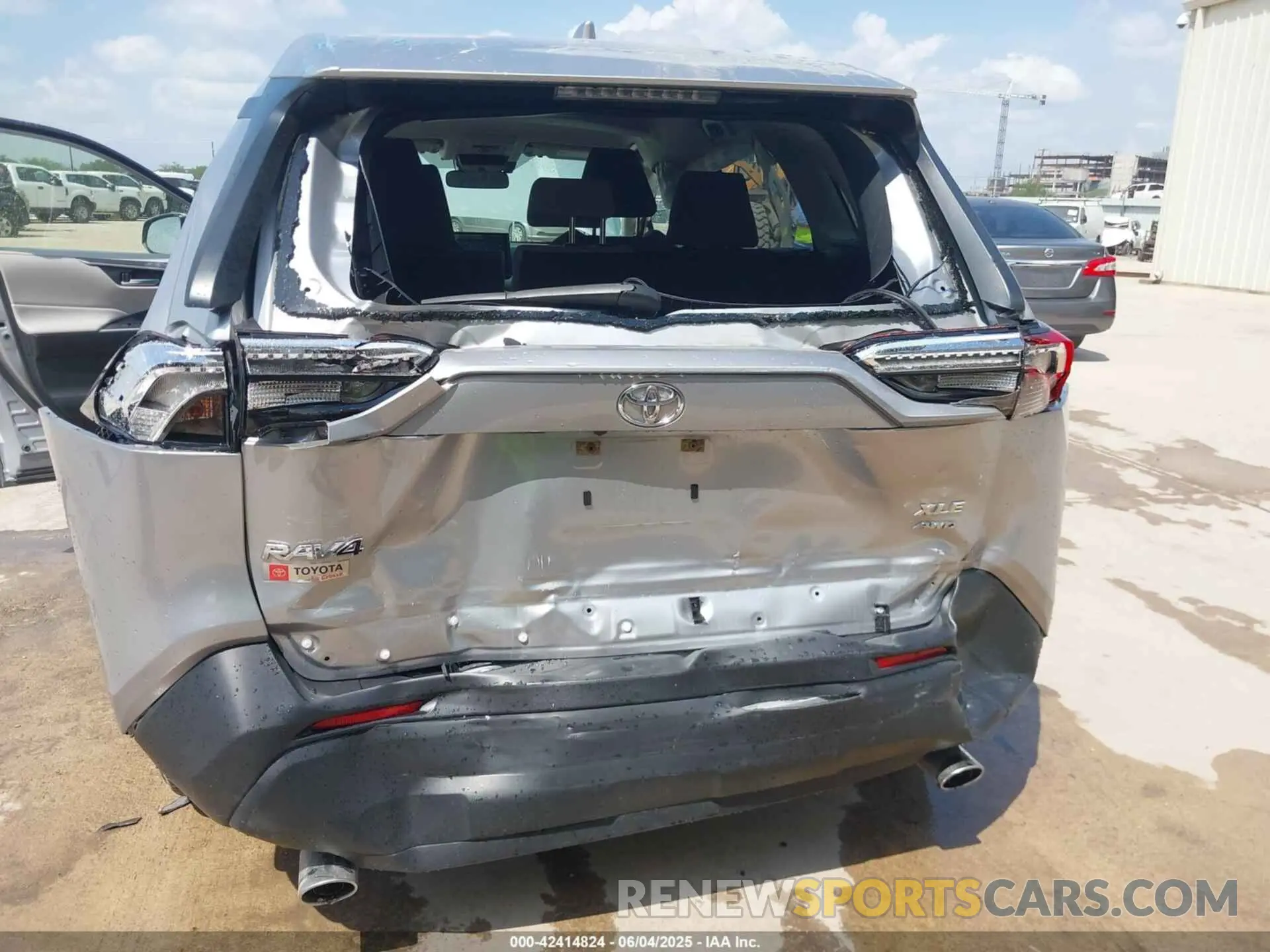6 Photograph of a damaged car JTMP1RFV0LJ030911 TOYOTA RAV4 2020